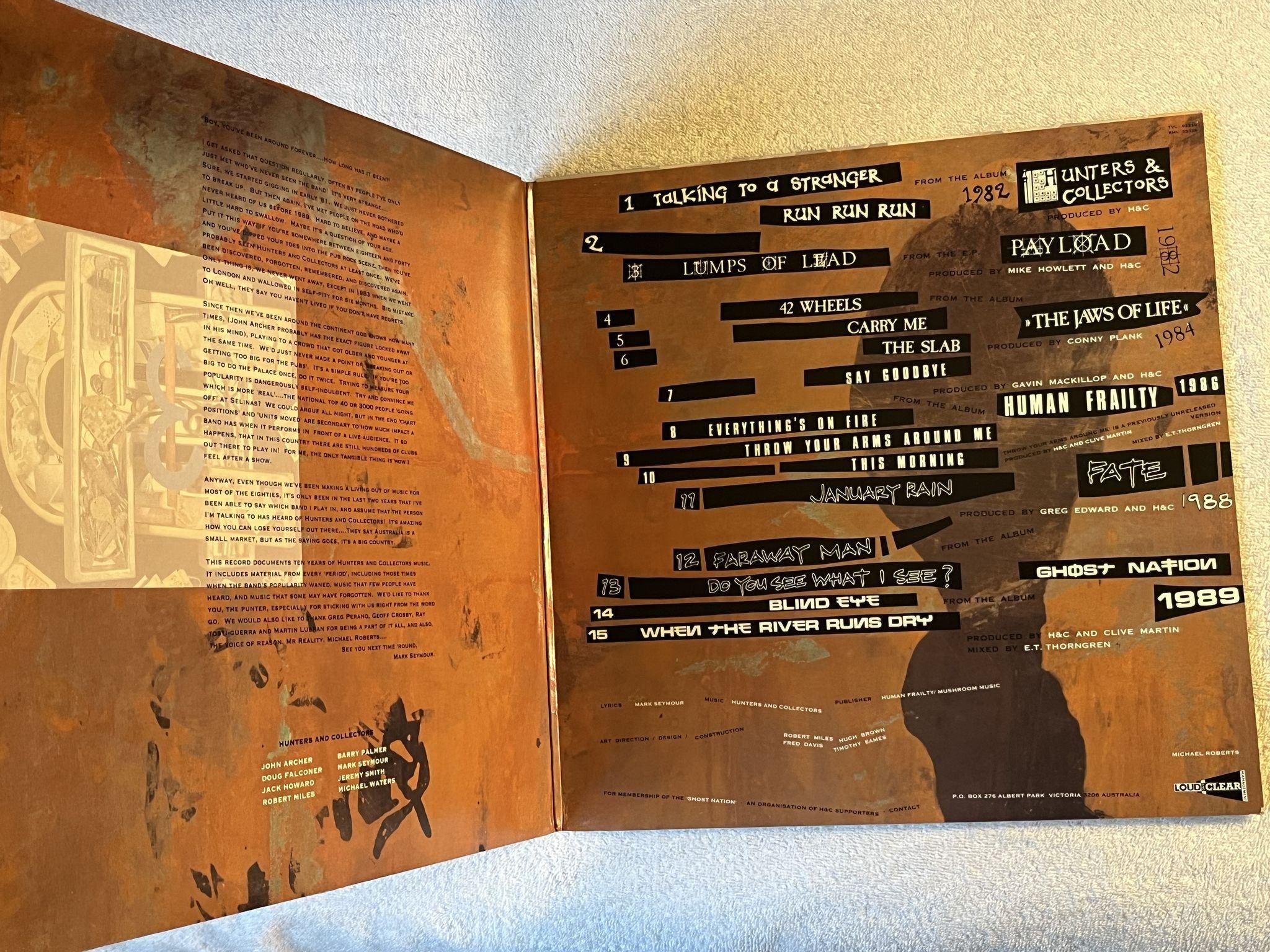 Omslagsbild för skivan HUNTERS & COLLECTORS Collected Works 2xLP -90 Australia MUSHROOM TVL 9333