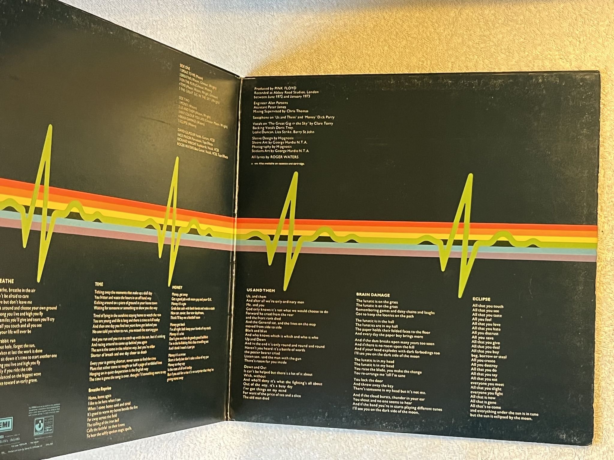 Omslagsbild för skivan PINK FLOYD the dark side of the moon LP -73 UK HARVEST SHVL 804 ** SOLID BLUE **