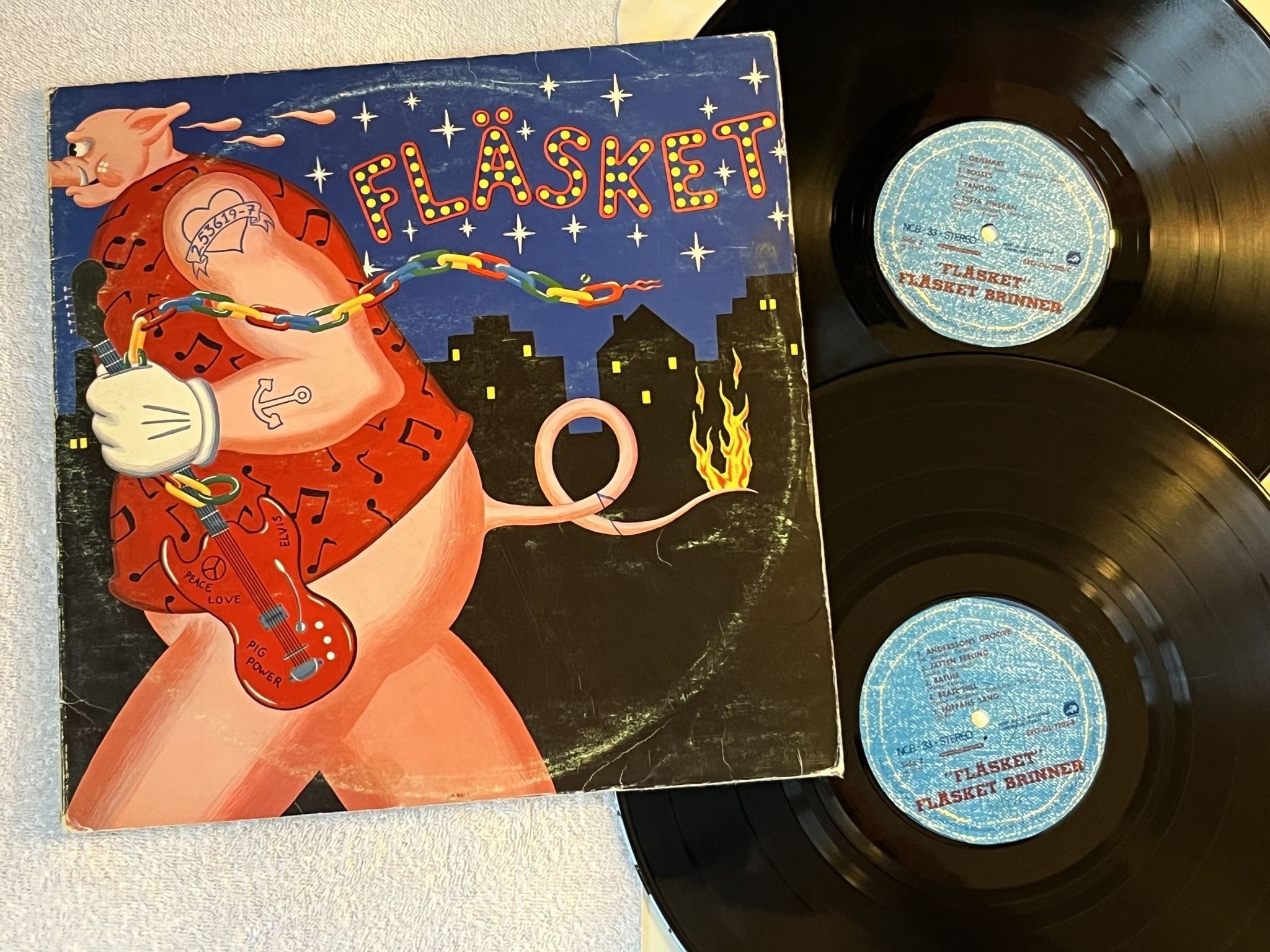 Omslagsbild för skivan FLÄSKET BRINNER fläsket 2xLP Swe LJUDSPÅR EFG-DL-7202