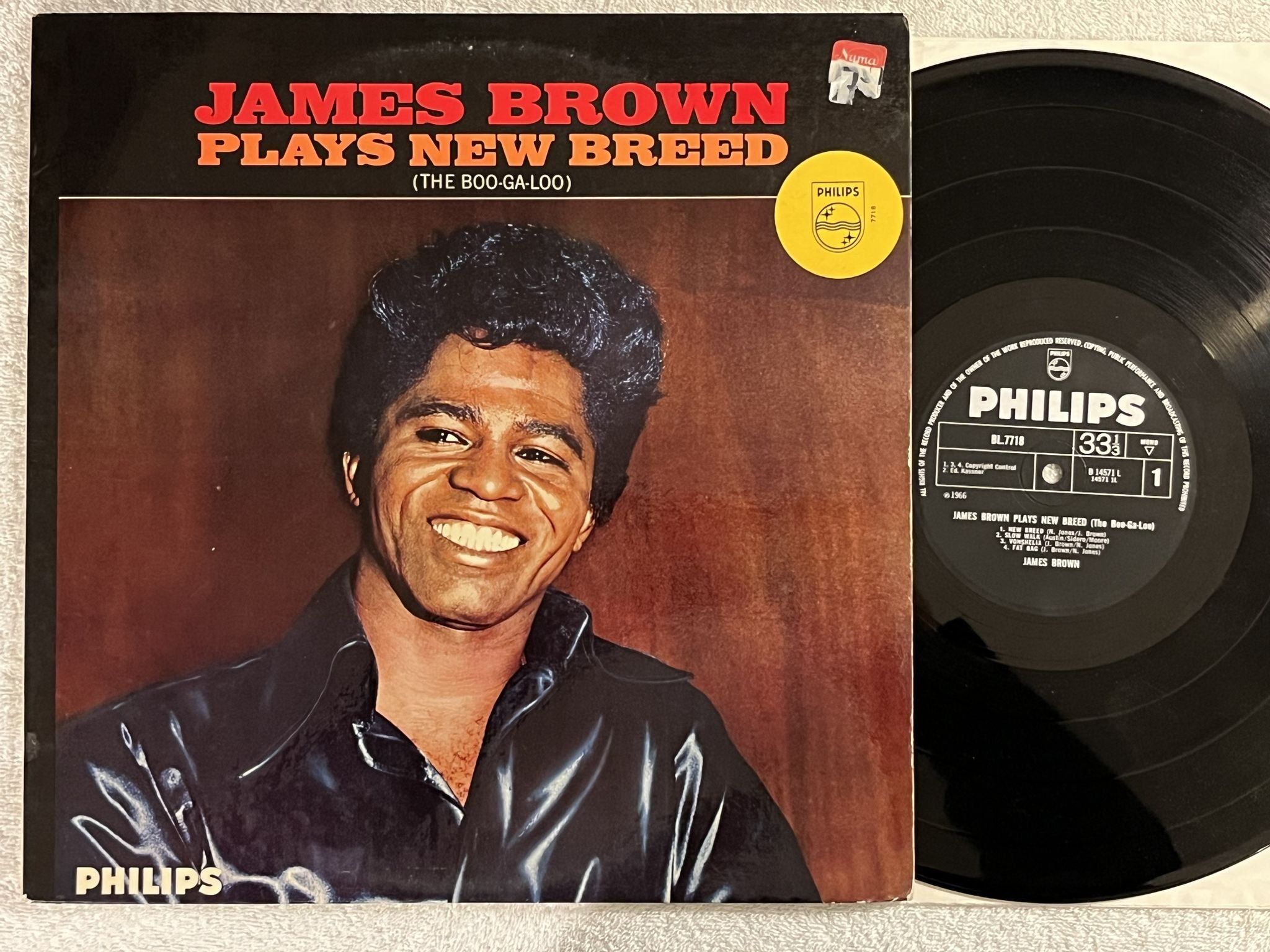 Omslagsbild för skivan JAMES BROWN plays new breed LP -66 UK mono PHILIPS BL 7718
