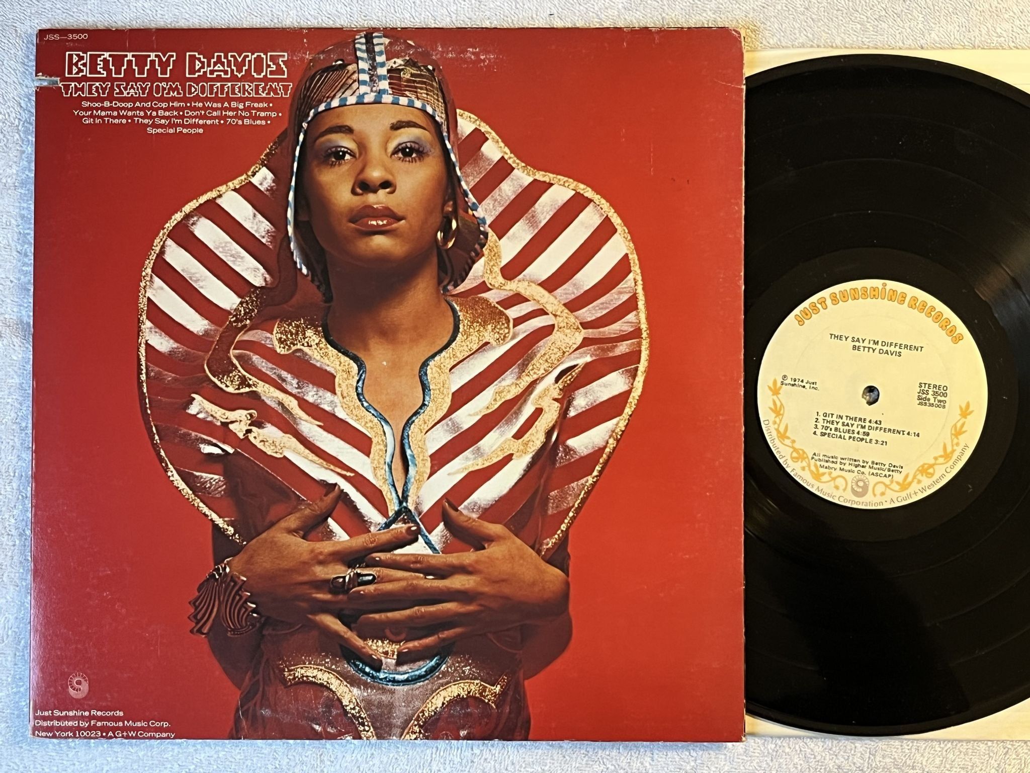 Omslagsbild för skivan BETTY DAVIS they say I'm different LP -74 US JUST SUNSHINE JSS 3500 *** RARE ***
