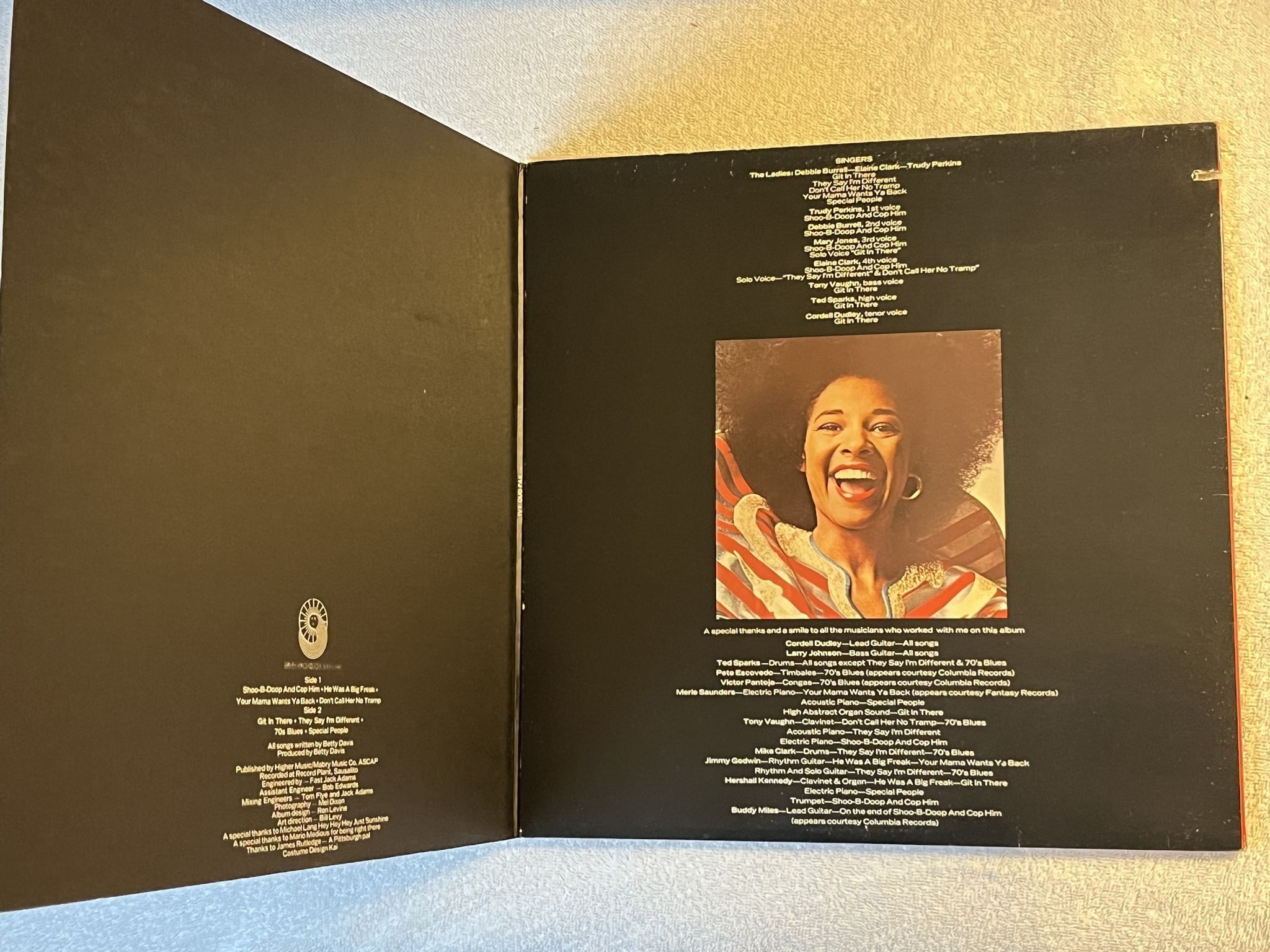 Omslagsbild för skivan BETTY DAVIS they say I'm different LP -74 US JUST SUNSHINE JSS 3500 *** RARE ***