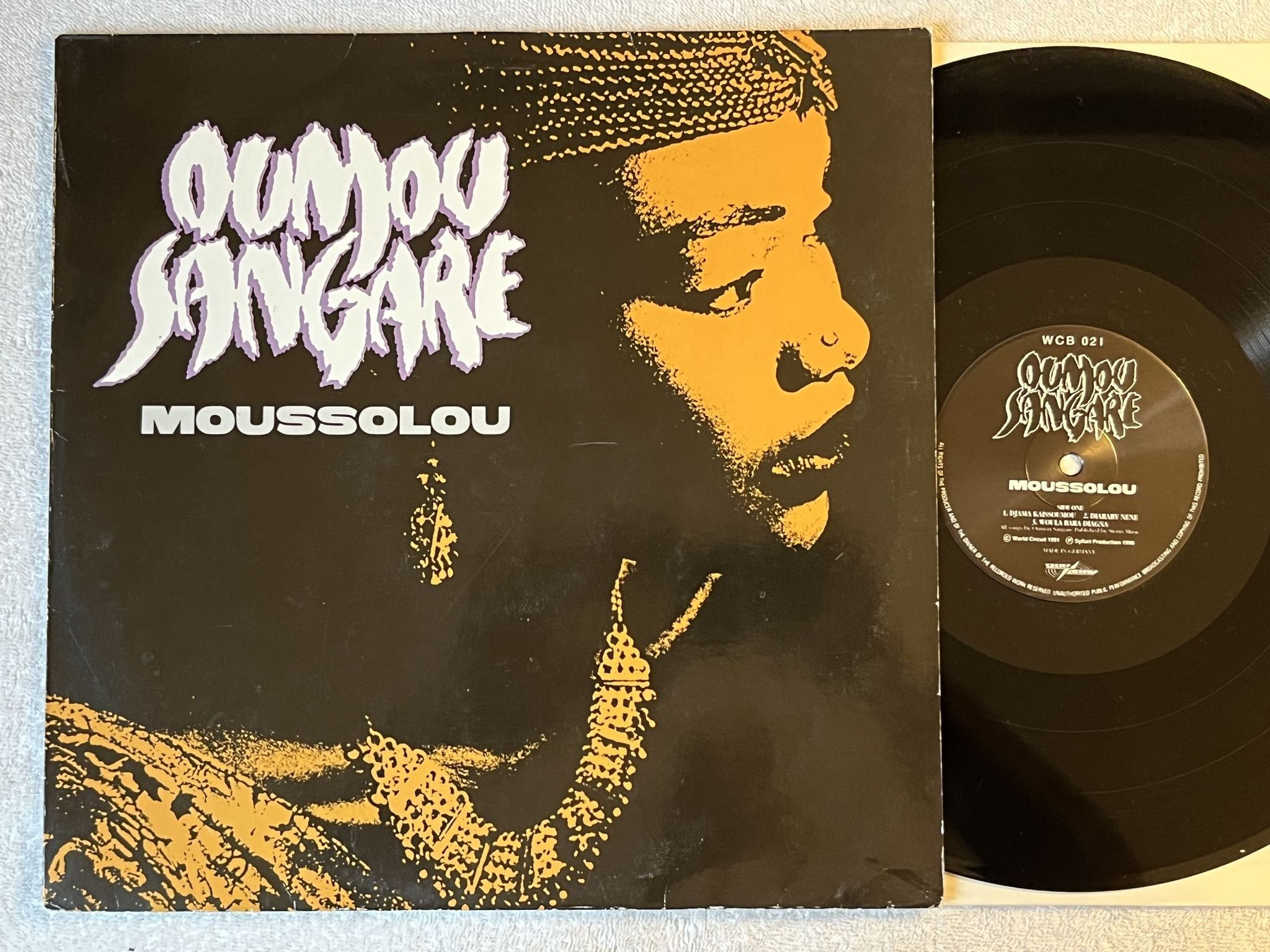 Omslagsbild för skivan OUMOU SANGARE Moussolou LP -91 Ger WORLD CURCUIT WCB 021