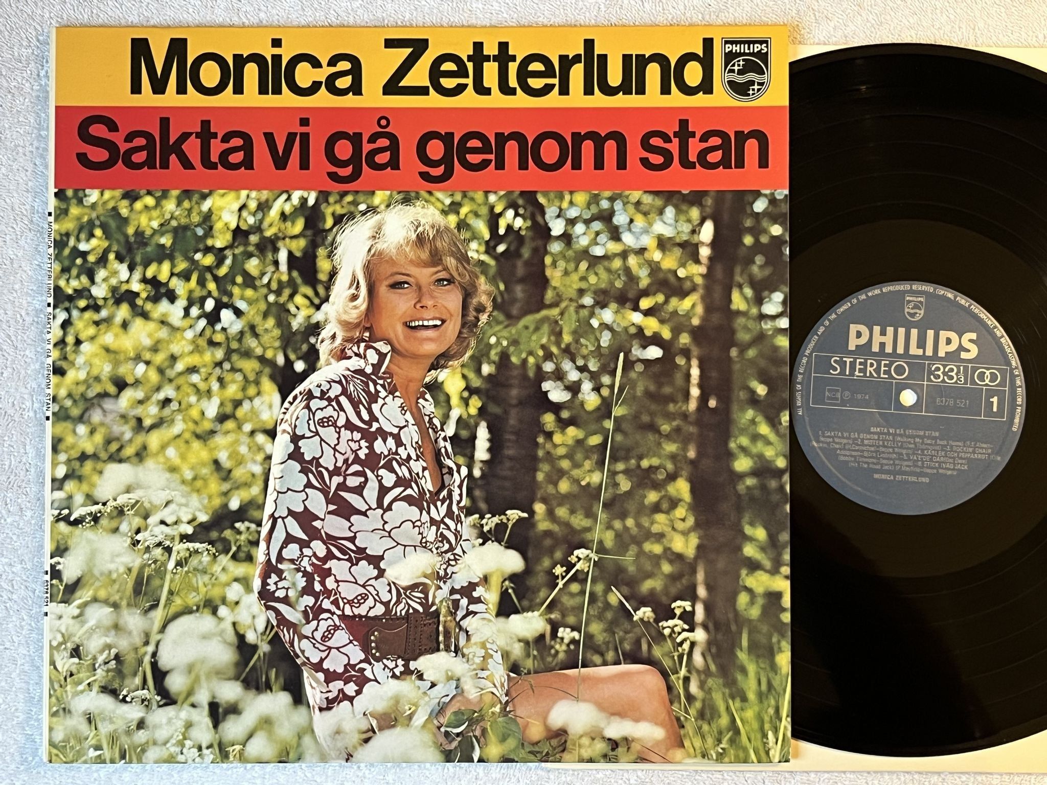 Omslagsbild för skivan MONICA ZETTERLUND sakta vi gå genom stan LP -74 PHILIPS 6378521