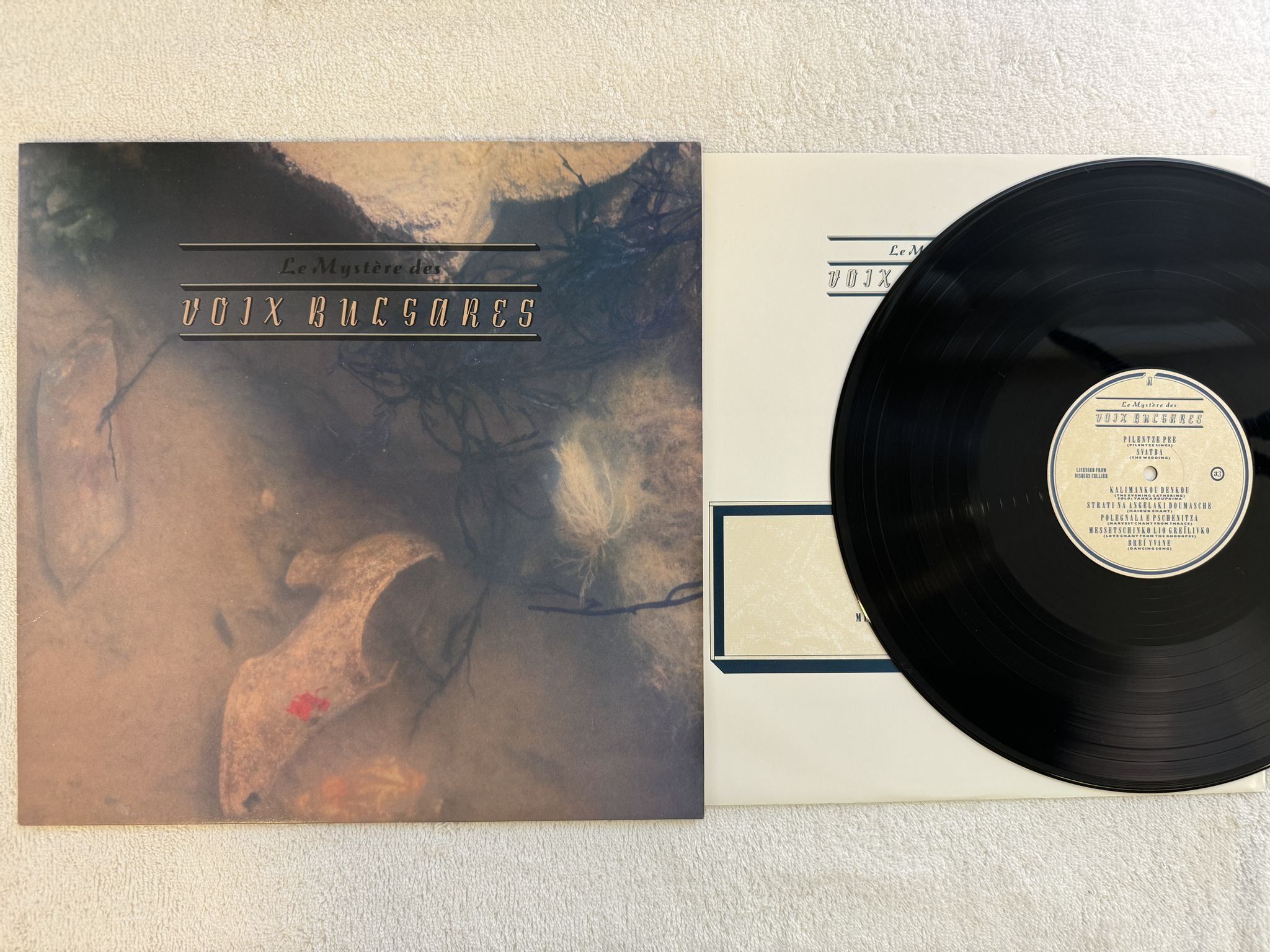 Omslagsbild för skivan Le Mystère Des Voix Bulgares s/t LP -86 4AD CAD 603