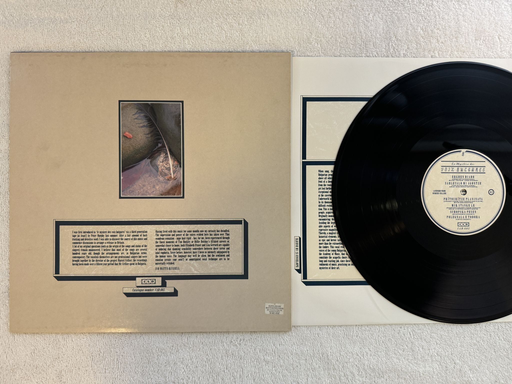 Omslagsbild för skivan Le Mystère Des Voix Bulgares s/t LP -86 4AD CAD 603