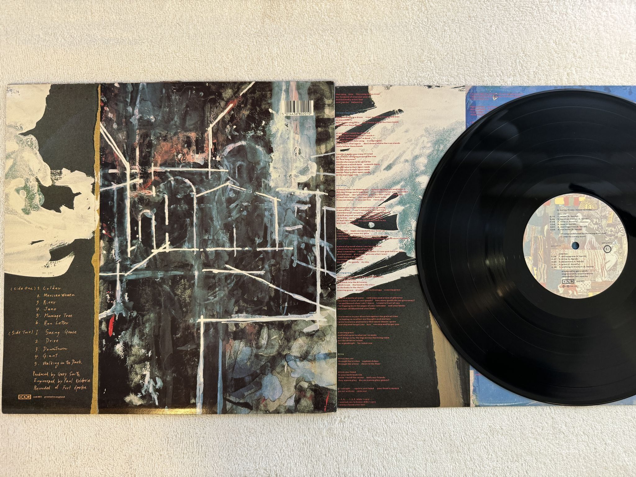 Omslagsbild för skivan THROWING MUSES House Tornado LP -88 UK 4AD cad 802