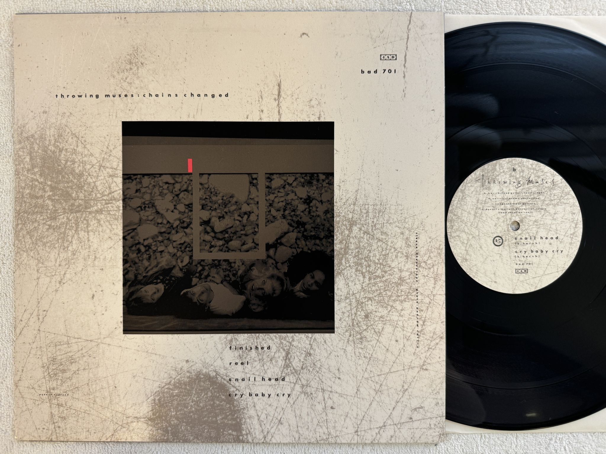 Omslagsbild för skivan THROWING MUSES Chains Changed 12"ep -87 4AD bad 701