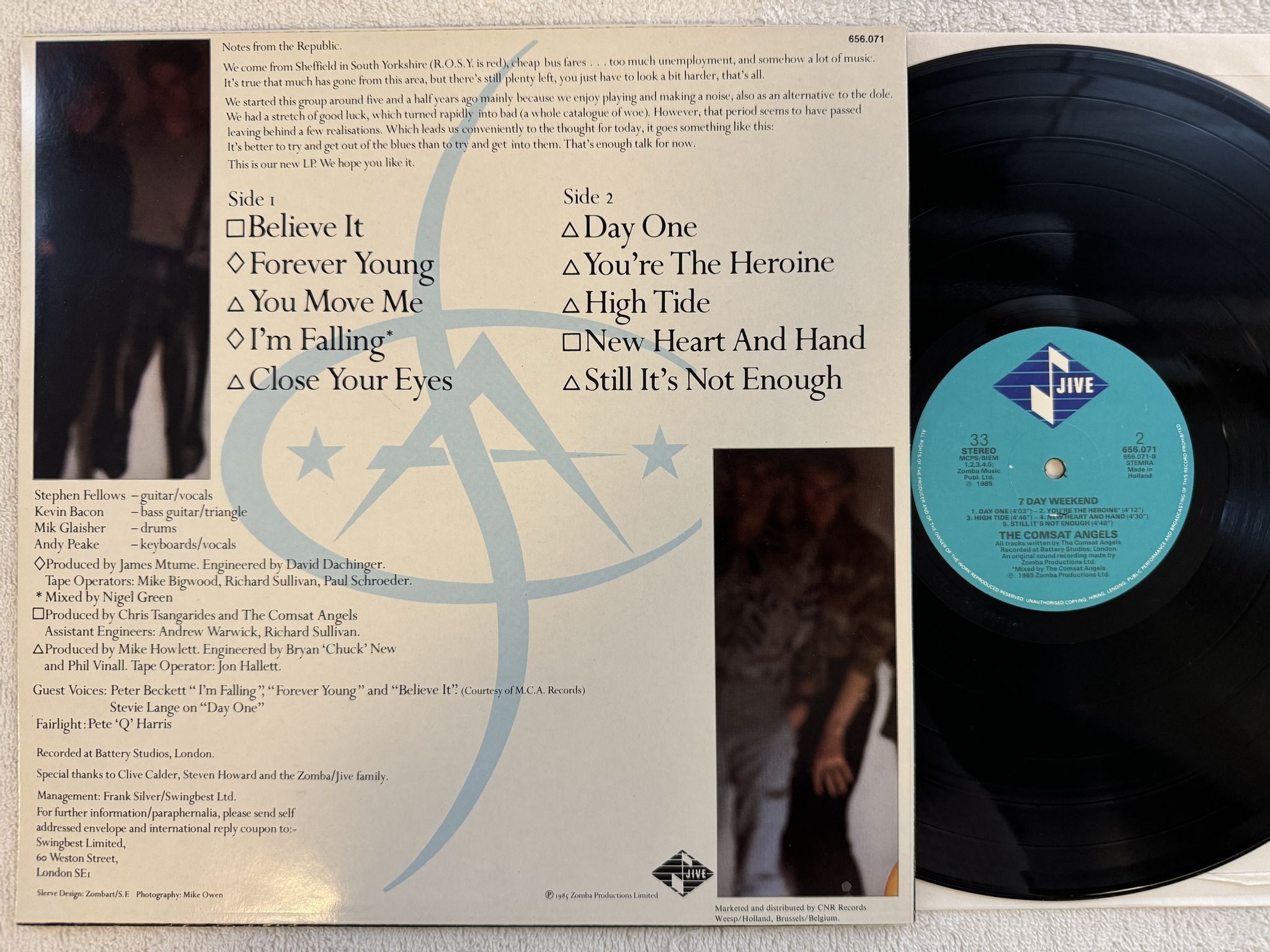 Omslagsbild för skivan THE COMSAT ANGELS 7 day weekend LP -85 Hol JIVE 656071