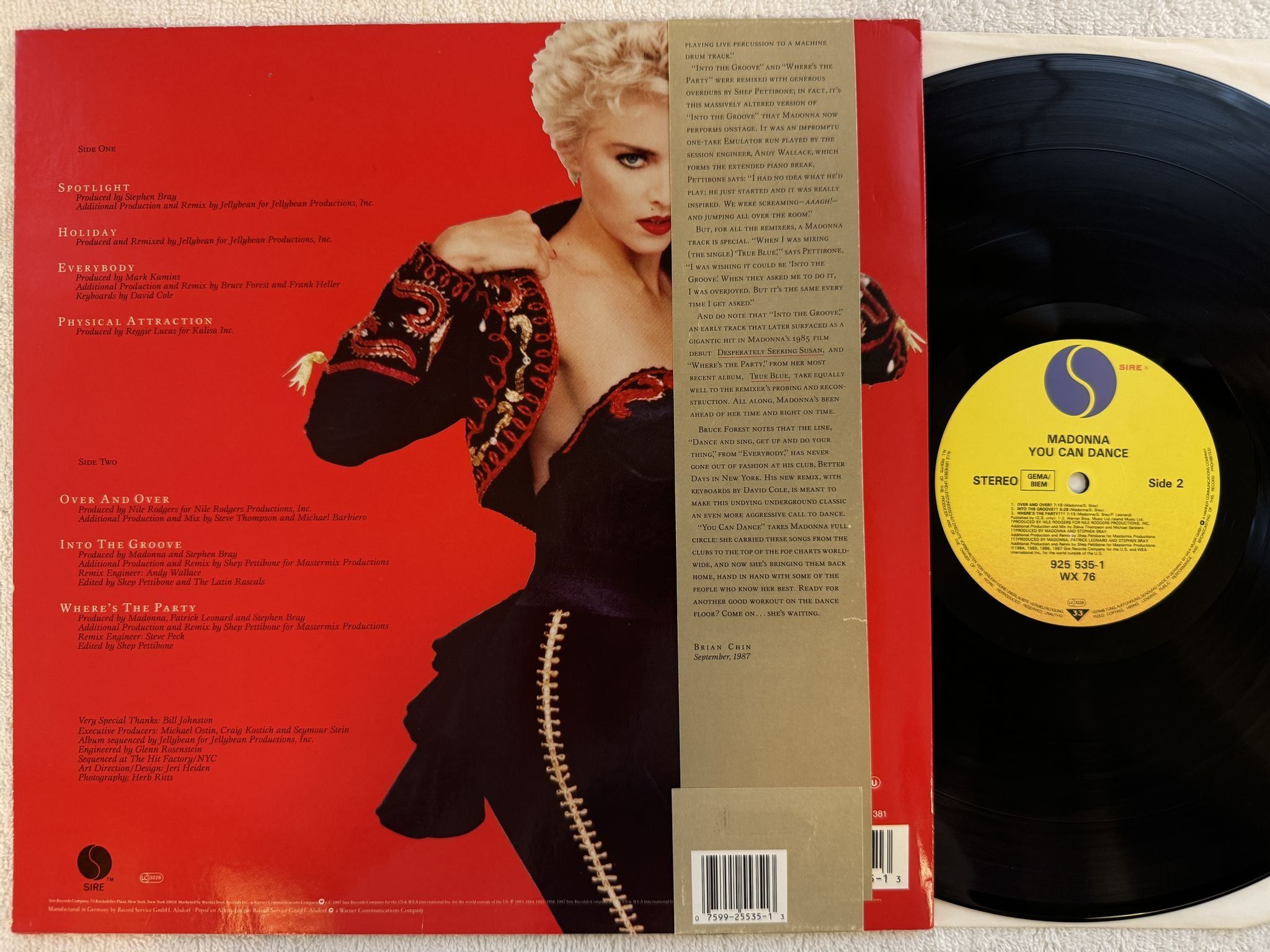 Omslagsbild för skivan MADONNA you can dance LP -87 Ger SIRE 925 535-1 *** LARGE POSTER ***