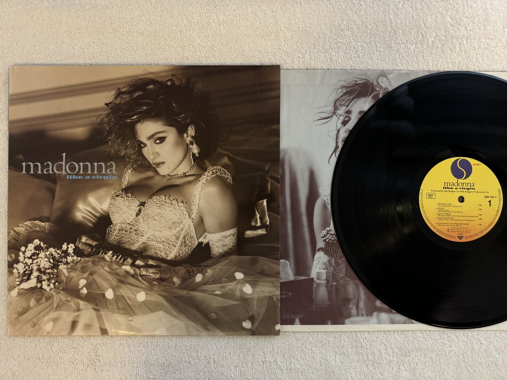 Omslagsbild för skivan MADONNA like a virgin LP -84 Ger SIRE 925 157-1