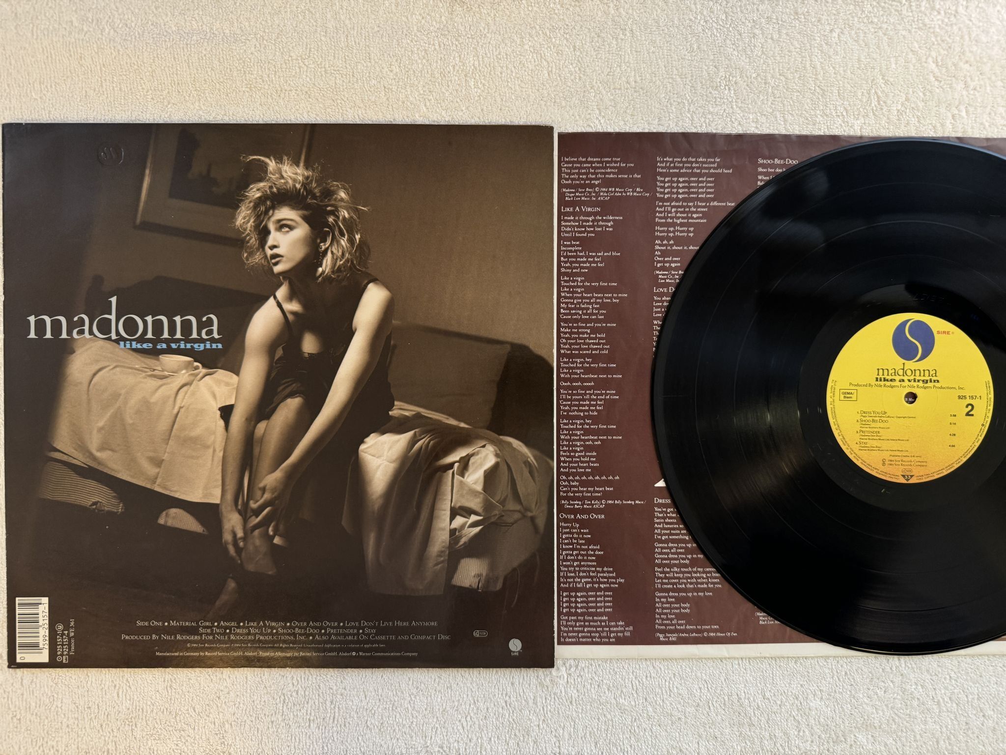 Omslagsbild för skivan MADONNA like a virgin LP -84 Ger SIRE 925 157-1