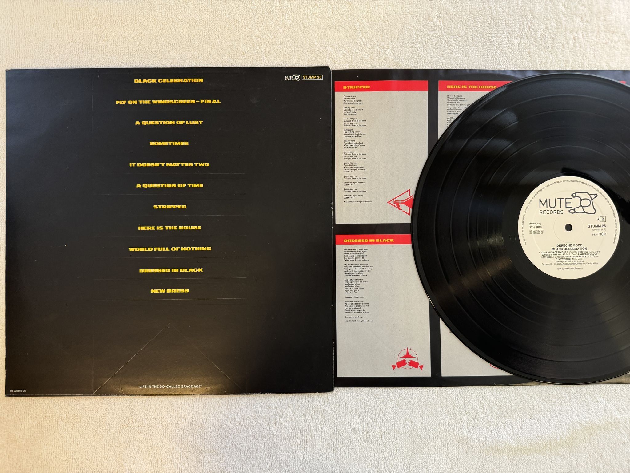 Omslagsbild för skivan DEPECHE MODE black celebration LP -86 ncb MUTE STUMM 26