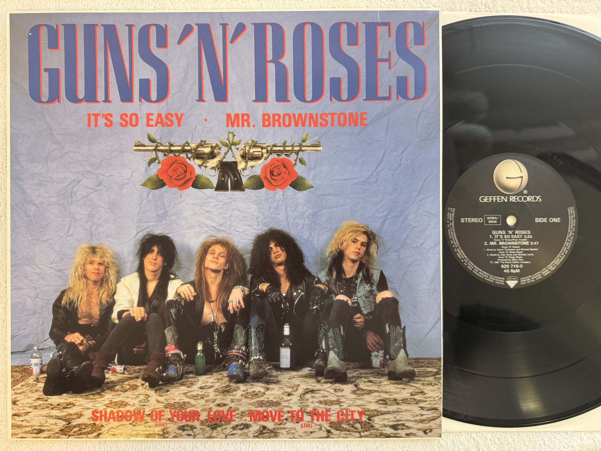 Omslagsbild för skivan GUNS N ROSES It's So Easy 12"single -87 GEFFEN 920710-0