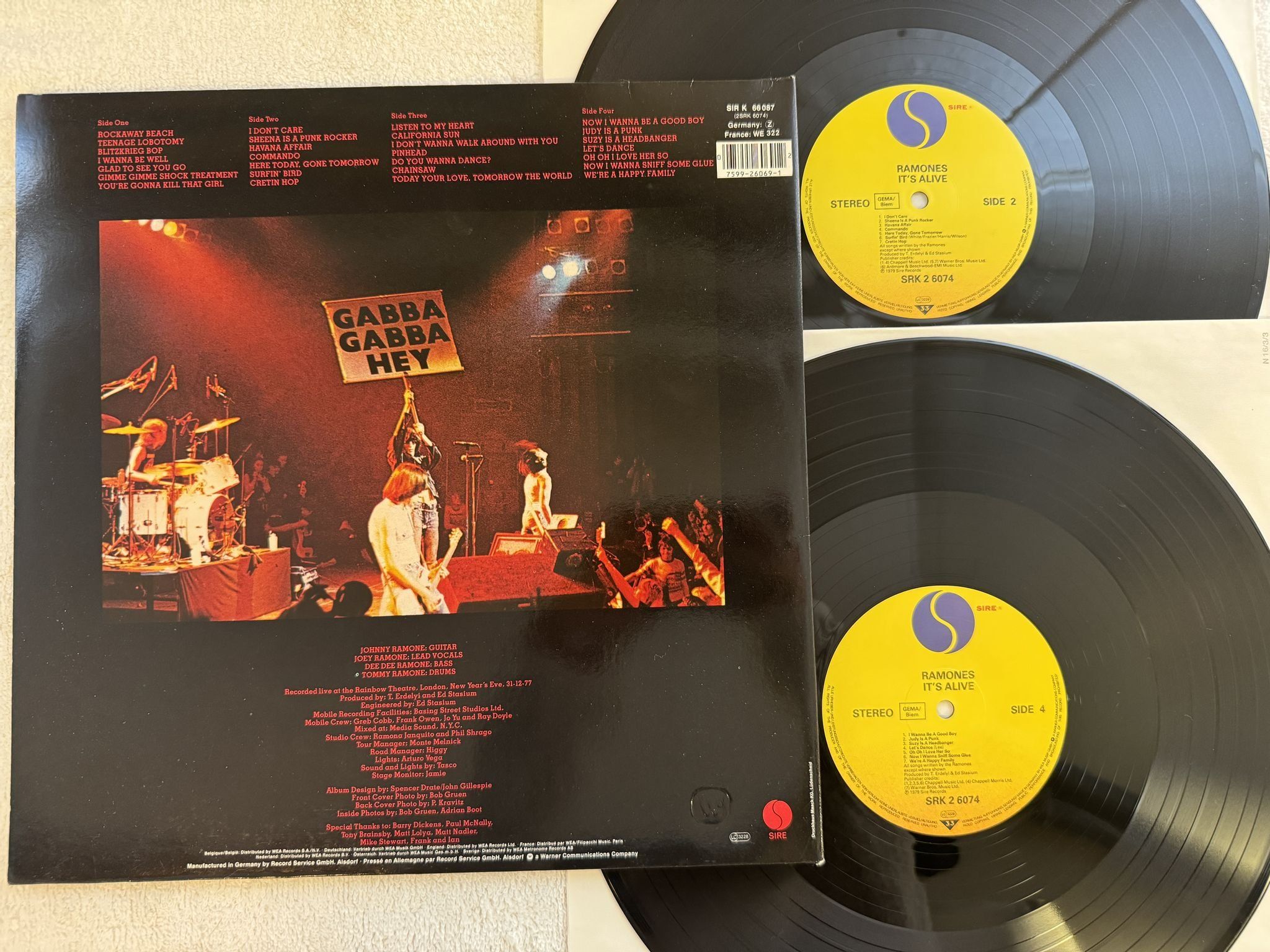Omslagsbild för skivan RAMONES it's alive 2xLP Ger SIRE SRK2 6074