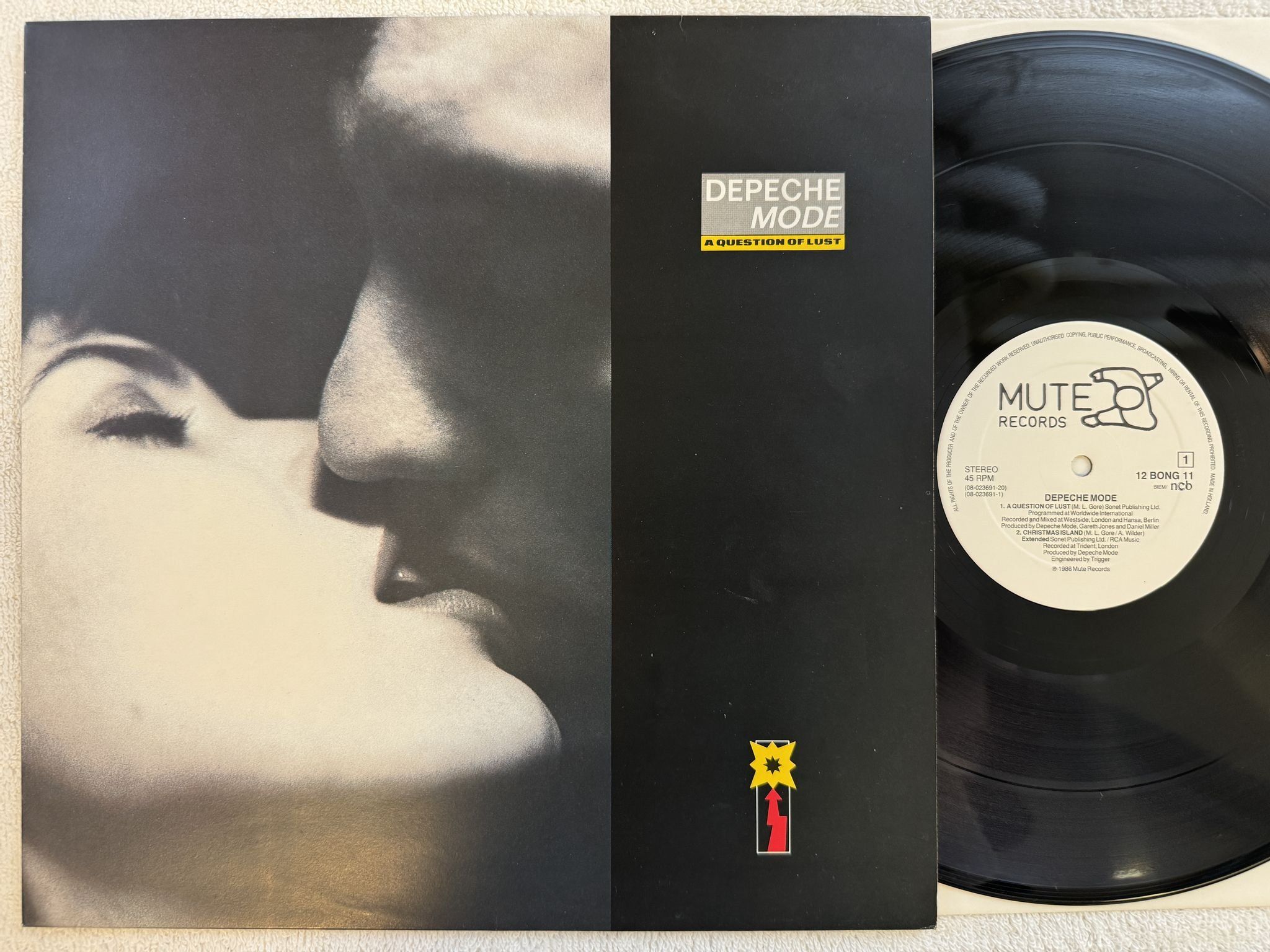 Omslagsbild för skivan DEPECHE MODE question of lust 12"single 86 ncb MUTE 12 BONG 11
