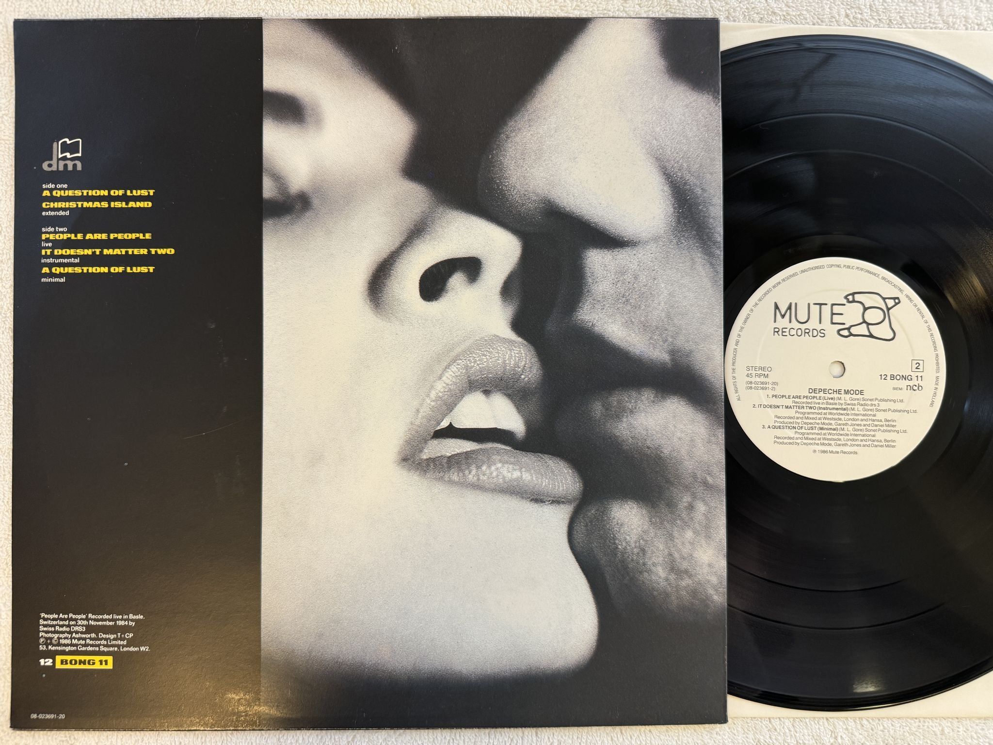 Omslagsbild för skivan DEPECHE MODE question of lust 12"single 86 ncb MUTE 12 BONG 11