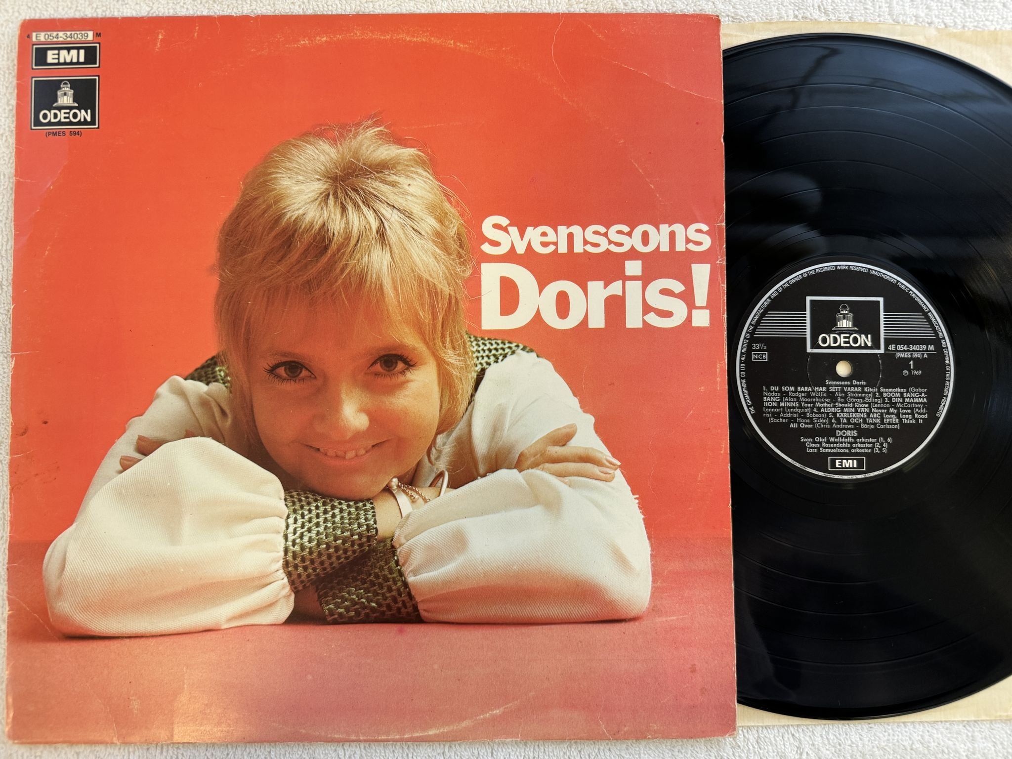 Omslagsbild för skivan DORIS SVENSSON Svenssons Doris LP -69 Swe ODEON 4E 054-34039 M