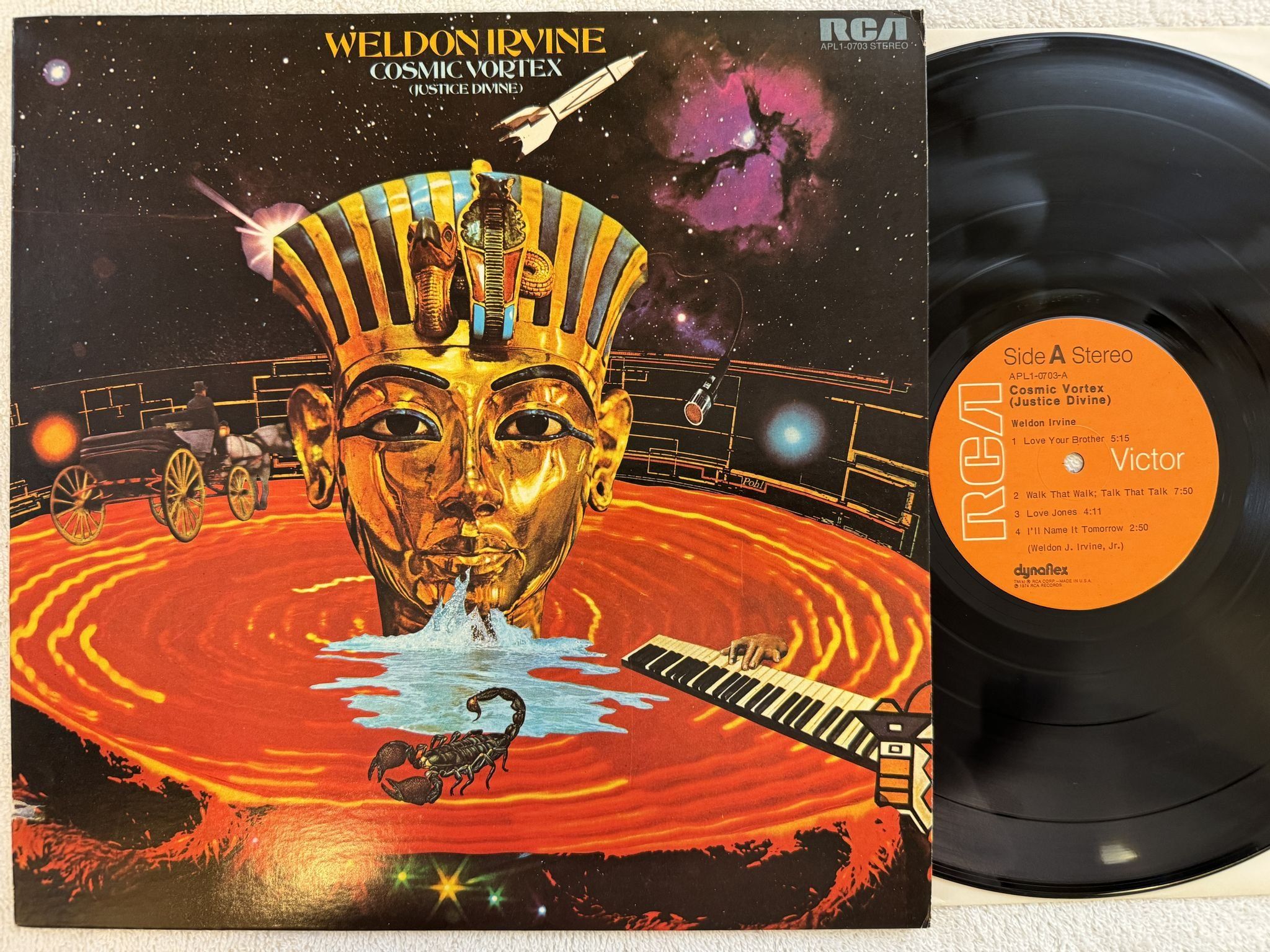 Omslagsbild för skivan WELDONE IRVINE cosmic vortex LP -74 US RCA APL1-0703 *** Rare jazz funk ***