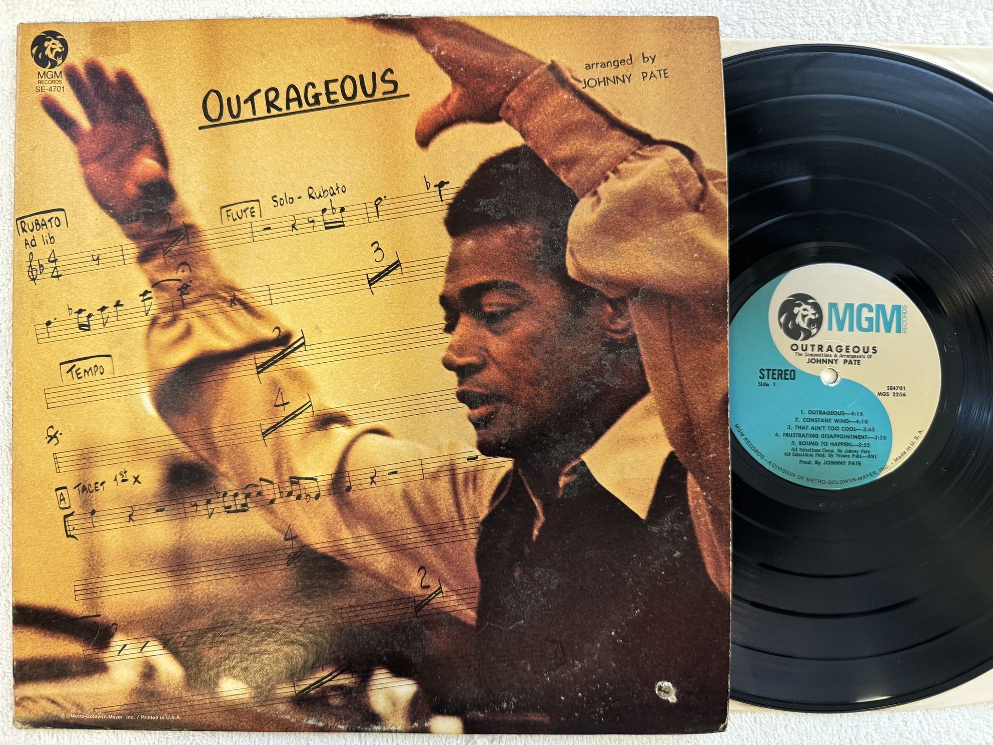Omslagsbild för skivan JOHNNY PATE outrageous LP -70 US MGM SE 4701 *** JAZZ-FUNK ***
