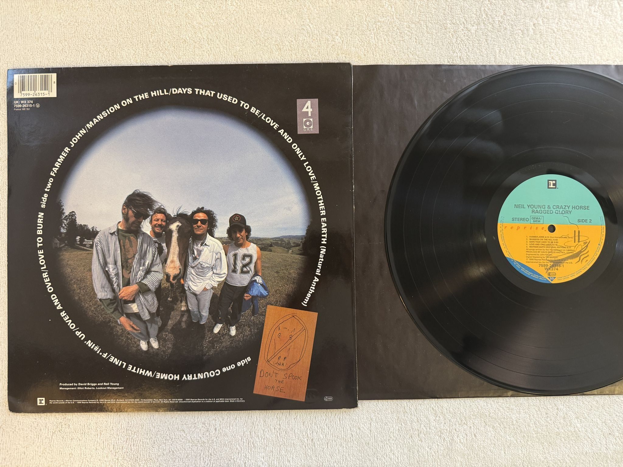 Omslagsbild för skivan NEIL YOUNG & CRAZY HORSE ragged glory LP -90 Ger REPRISE 7599-26315-1