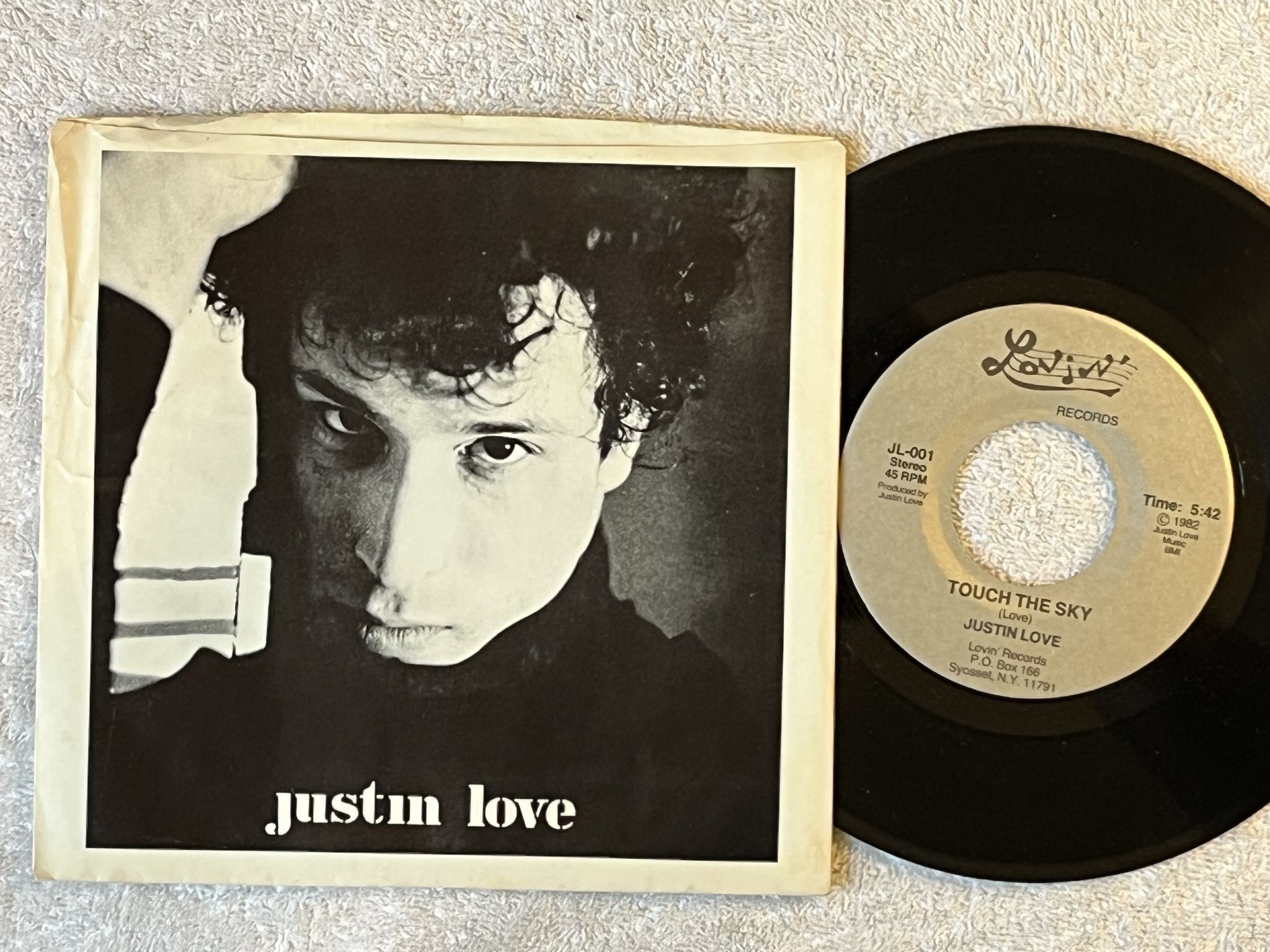 Omslagsbild för skivan JUSTIN LOVE touch the sky 7" -82 US LOVIN' JL-001 *** RARE SYNTH-POP ***