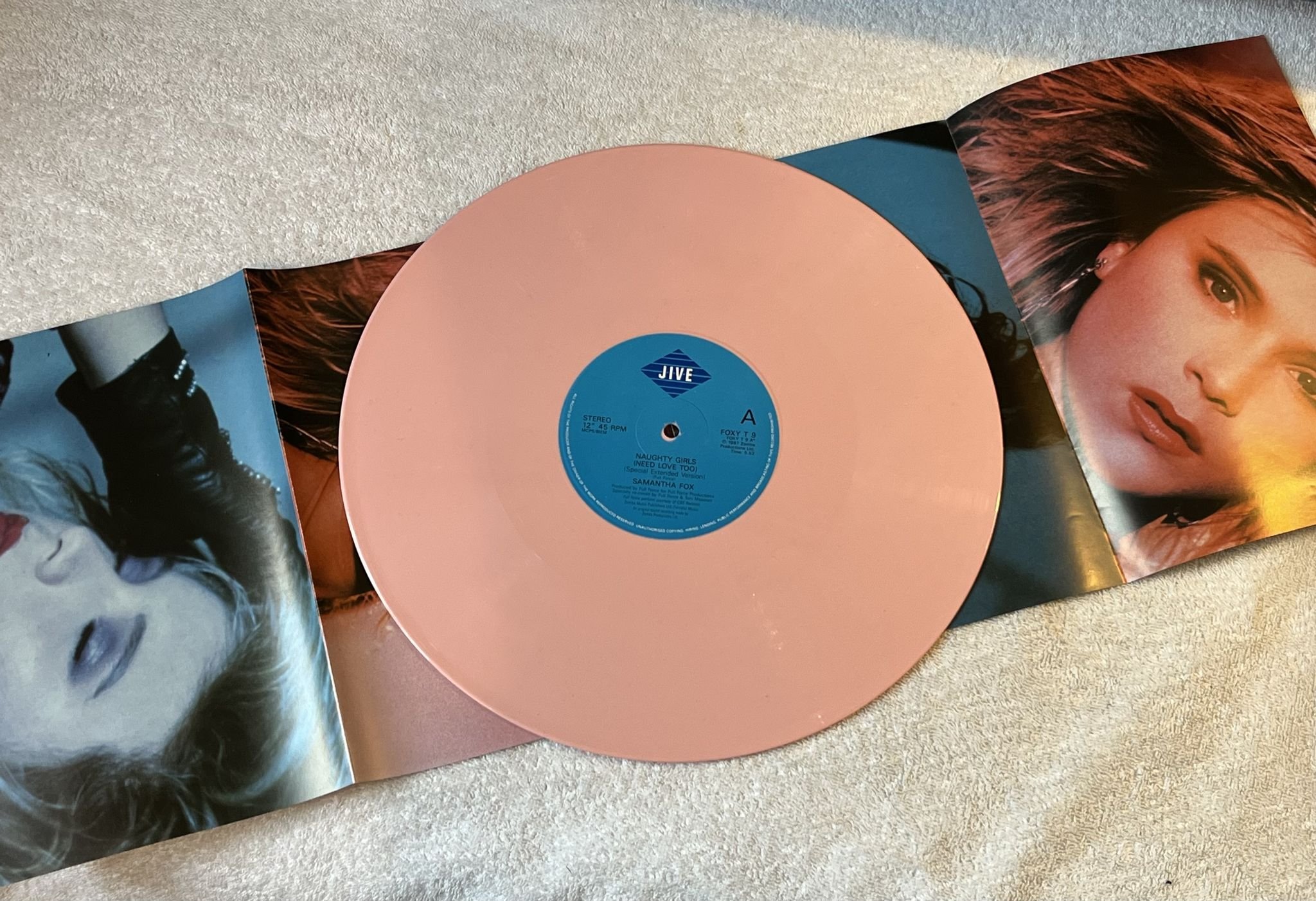 Omslagsbild för skivan SAMANTHA FOX Naughty Girls 12"single -87 US JIVE FOXY T 9 *** POSTER ***