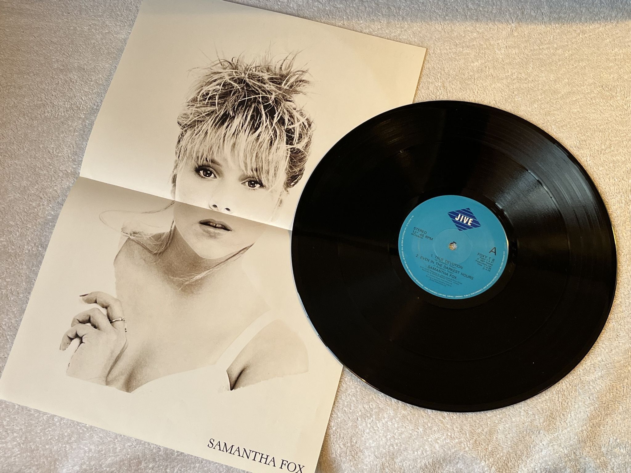 Omslagsbild för skivan SAMANTHA FOX true devotion 12"single -87 UK JIVE FOXY T 8 ** POSTER **