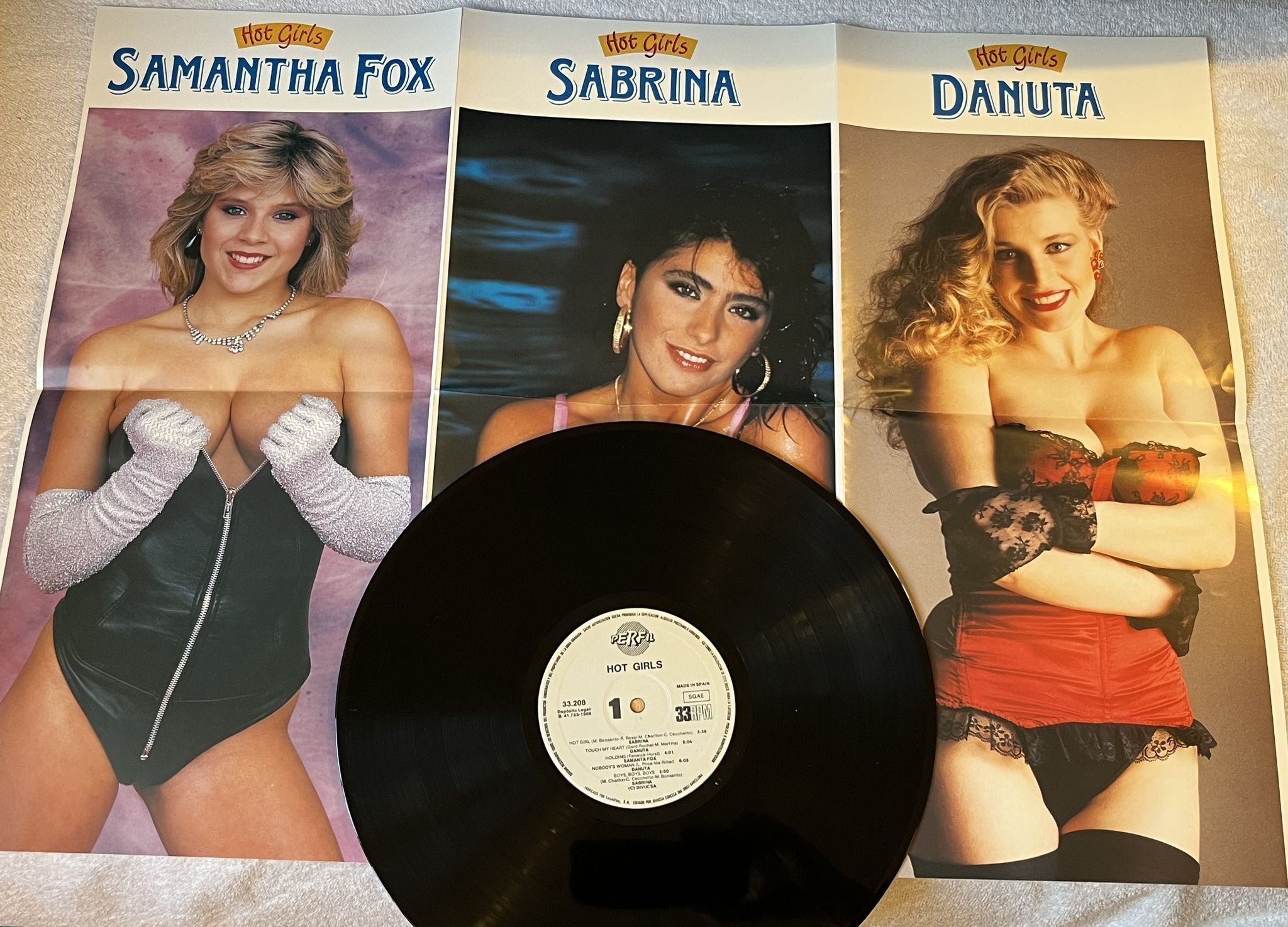 Omslagsbild för skivan Samantha Fox / Sabrina / Danuta – Hot Girls LP -89 Spain PERFIL 33208 * POSTER *