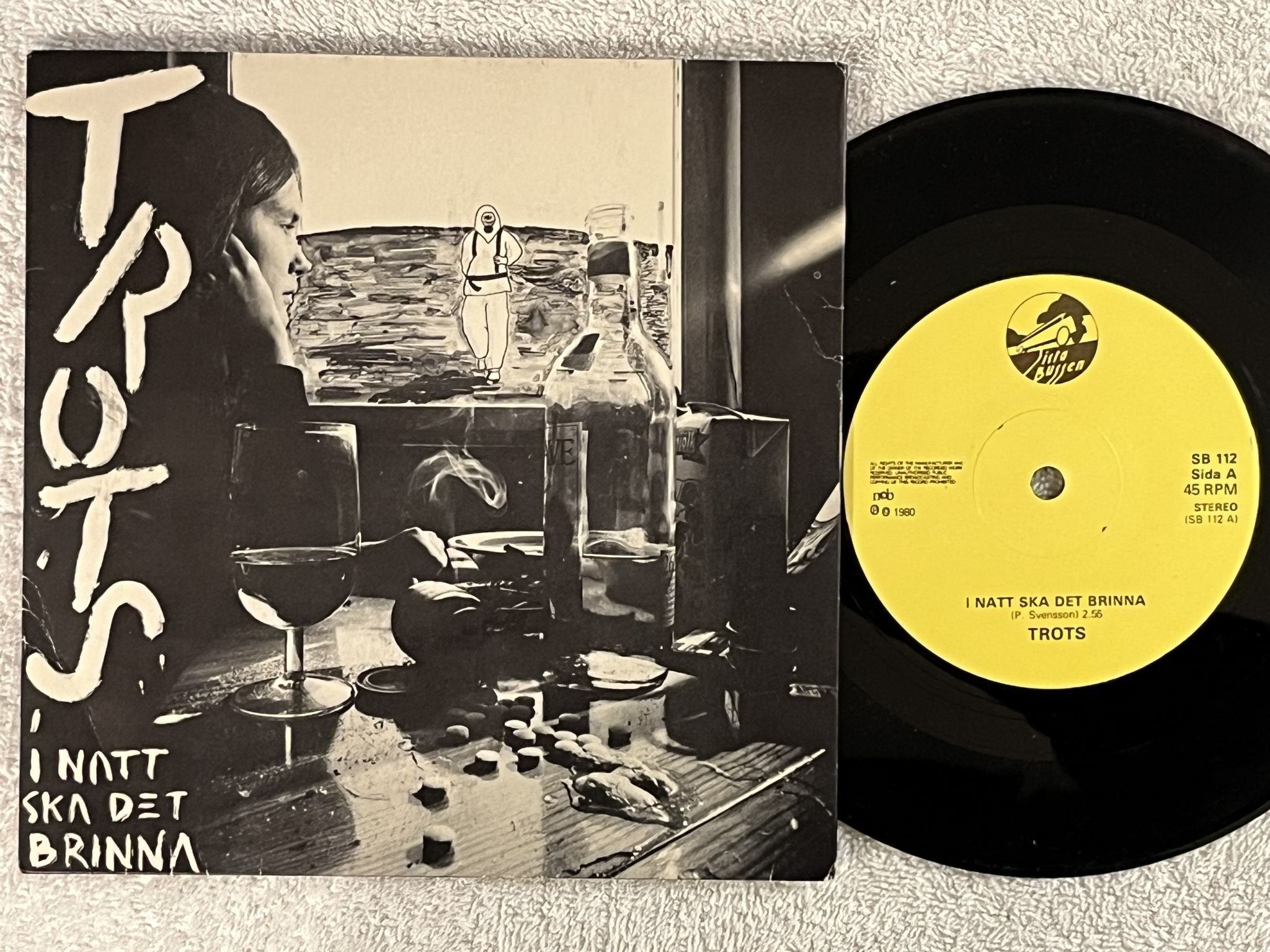 Omslagsbild för skivan TROTS I natt ska det brinna 7" -80 Swe SISTA BUSSEN SB 112