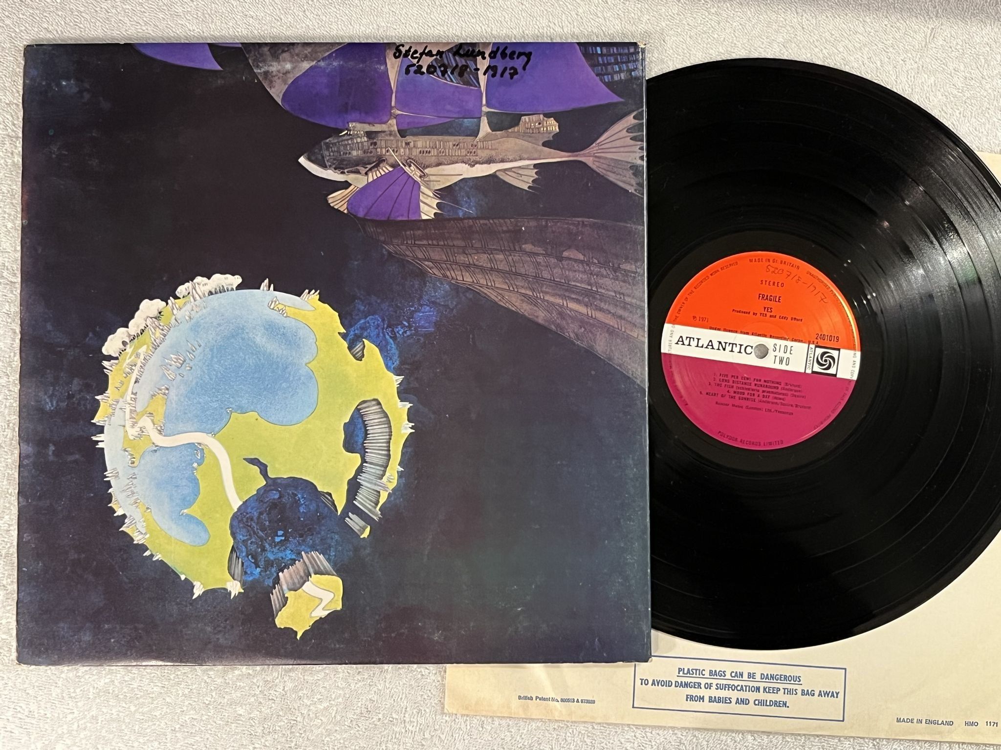 Omslagsbild för skivan YES fragile LP -71 UK ATLANTIC 2401019 ** with attached booklet on red/plum **