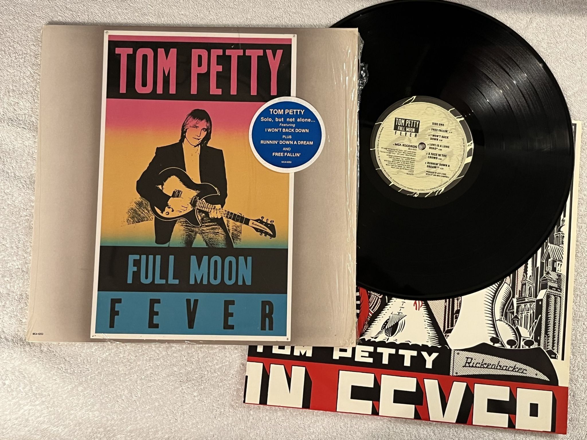 Omslagsbild för skivan TOM PETTY full moon fever LP -89 US MCA MCA-6253