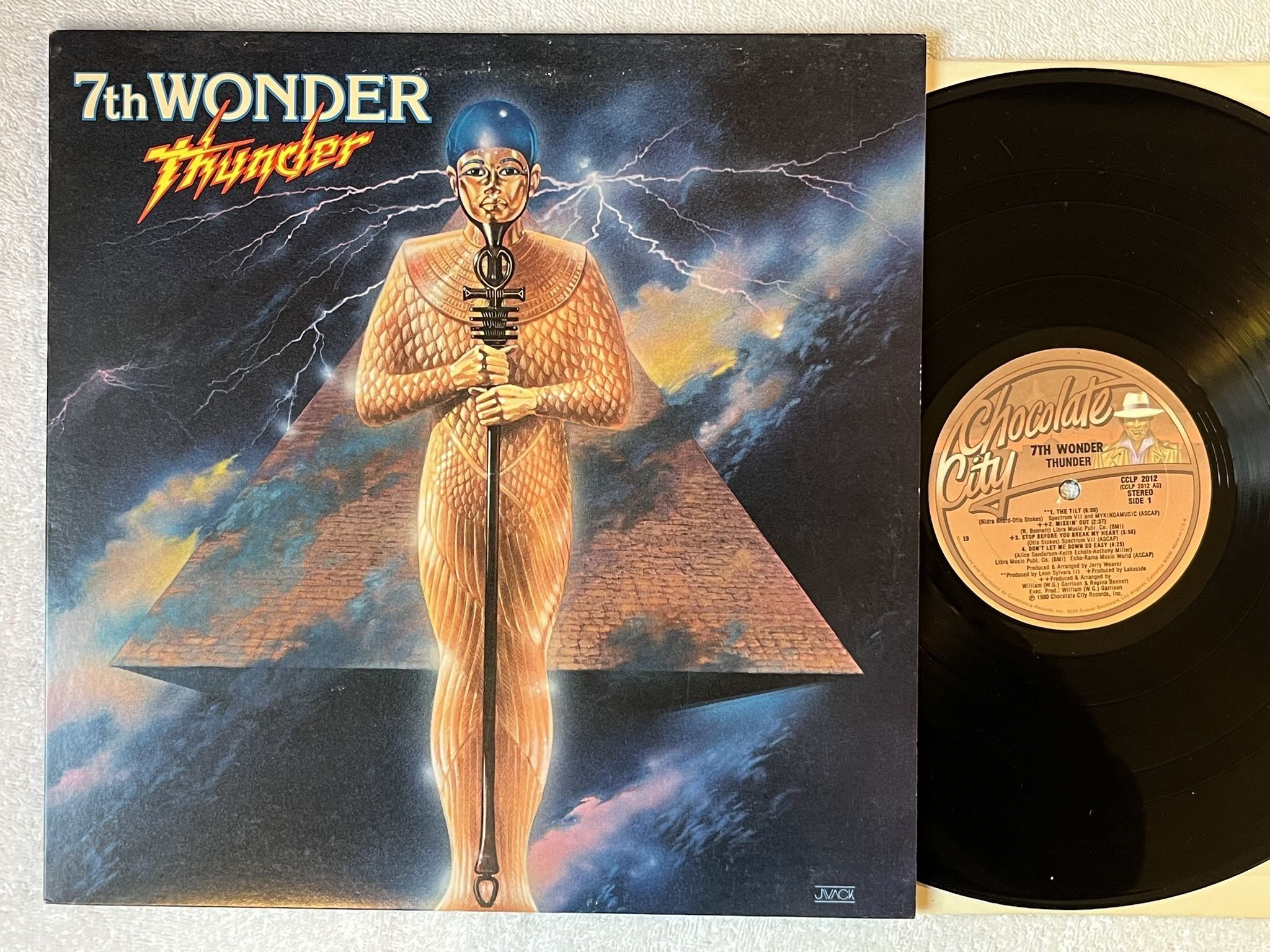 Omslagsbild för skivan 7TH WONDER thunder LP -80 US CHOCOLATE CITY CCLP 2012