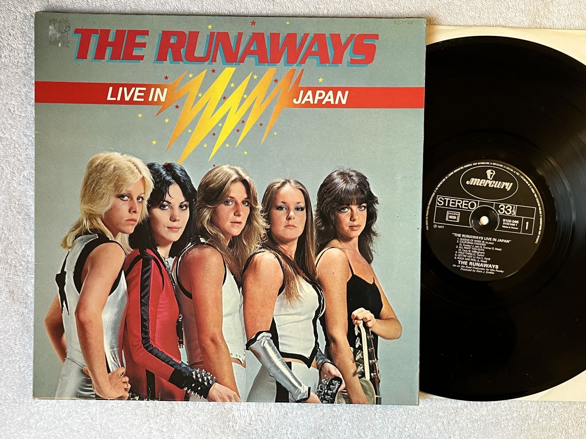Omslagsbild för skivan THE RUNAWAYS live in Japan LP -77 Fra MERCURY 9100 046