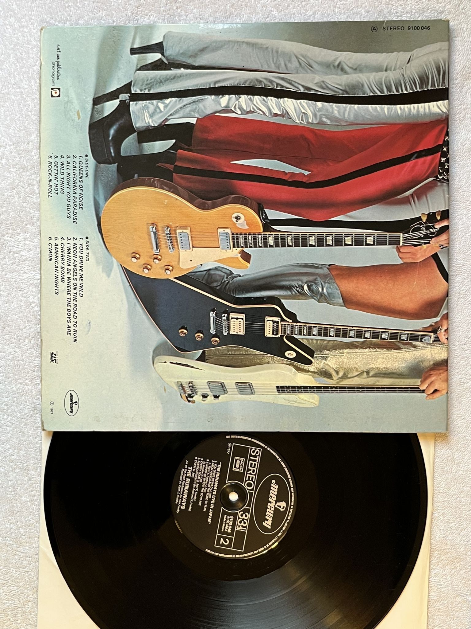 Omslagsbild för skivan THE RUNAWAYS live in Japan LP -77 Fra MERCURY 9100 046