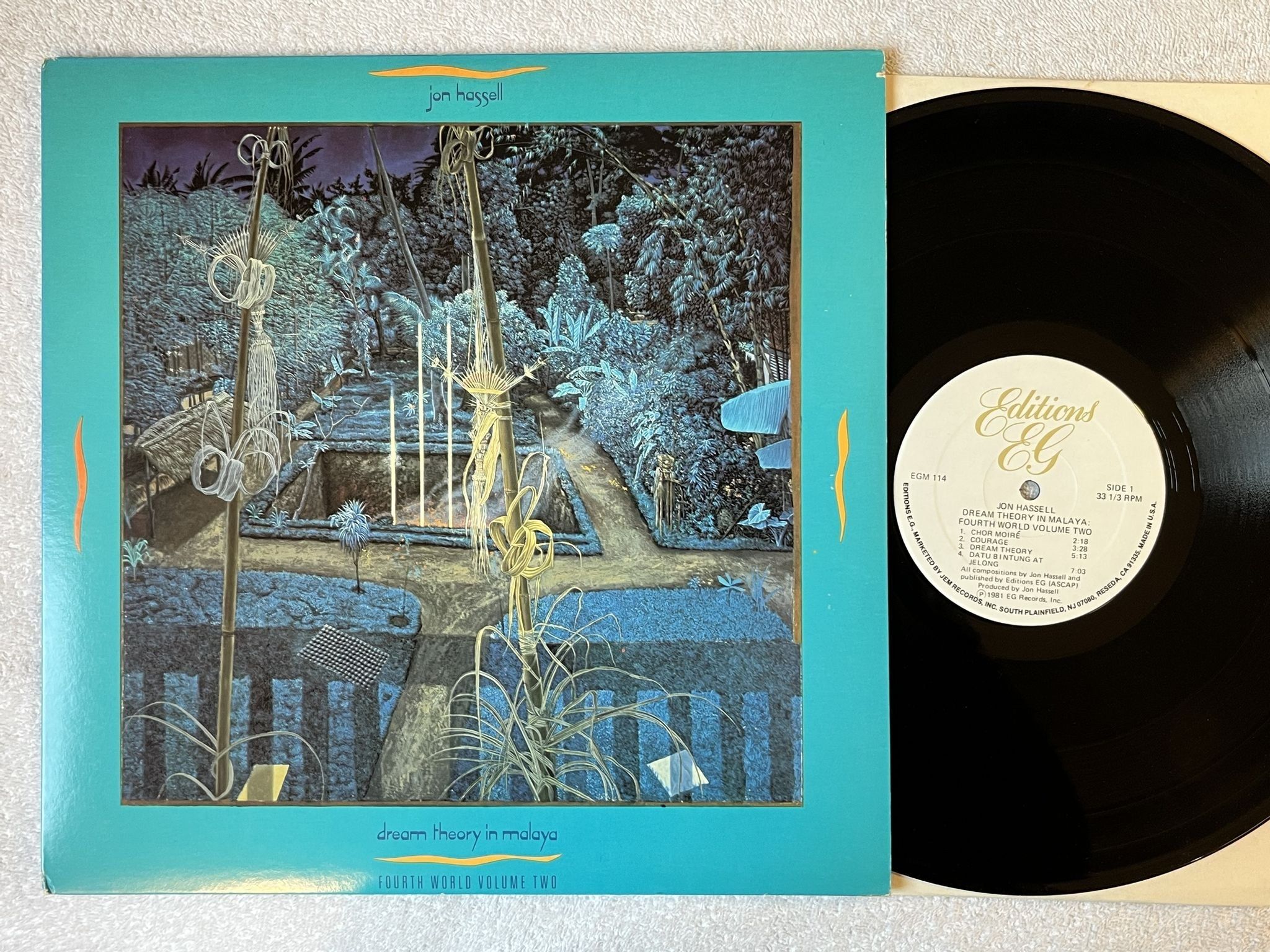 Omslagsbild för skivan JON HASSELL Dream Theory In Malaya LP -81 US editions eg EGM 114