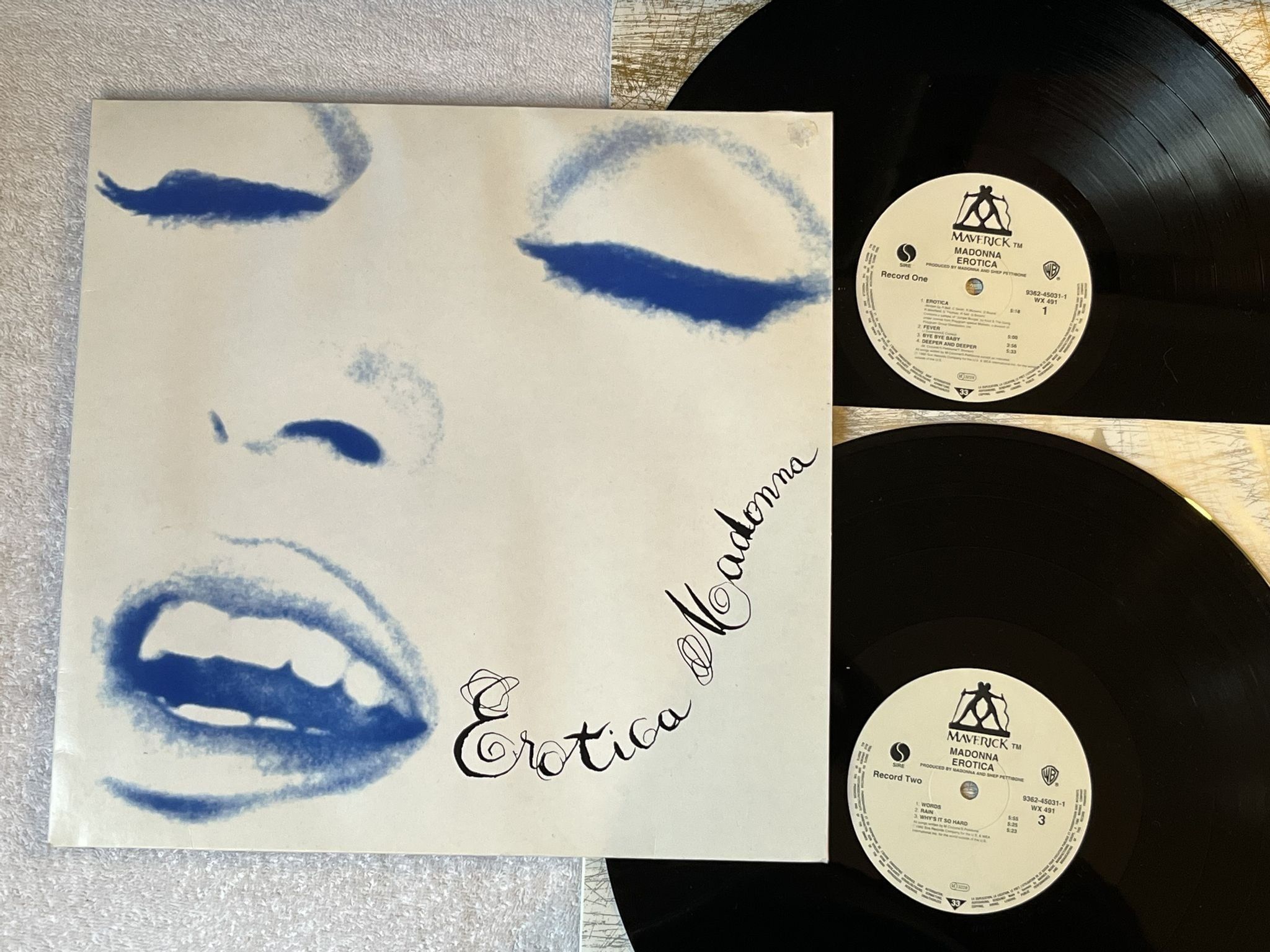 Omslagsbild för skivan MADONNA erotica 2xLP -92 Eu MAVERICK 9362-45031-1