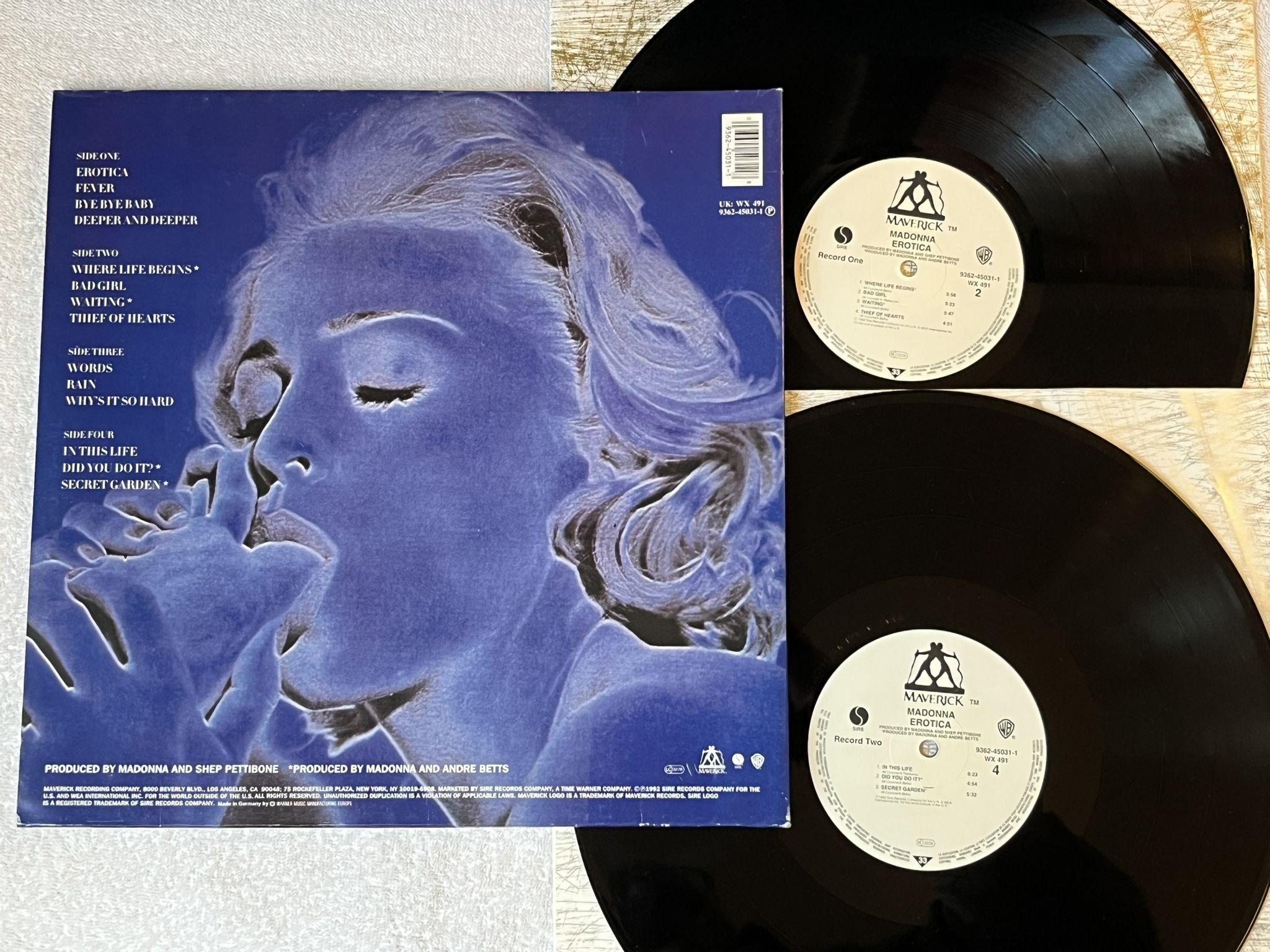 Omslagsbild för skivan MADONNA erotica 2xLP -92 Eu MAVERICK 9362-45031-1