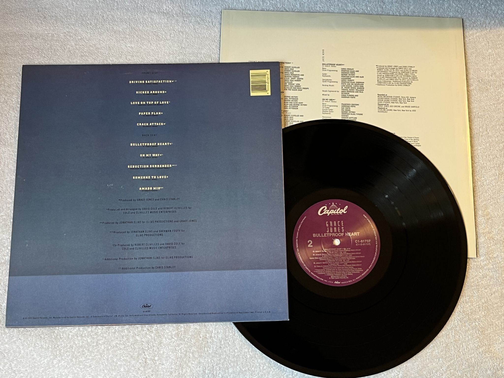 Omslagsbild för skivan GRACE JONES Bulletproof Heart LP -89 US Capitol C1-91737