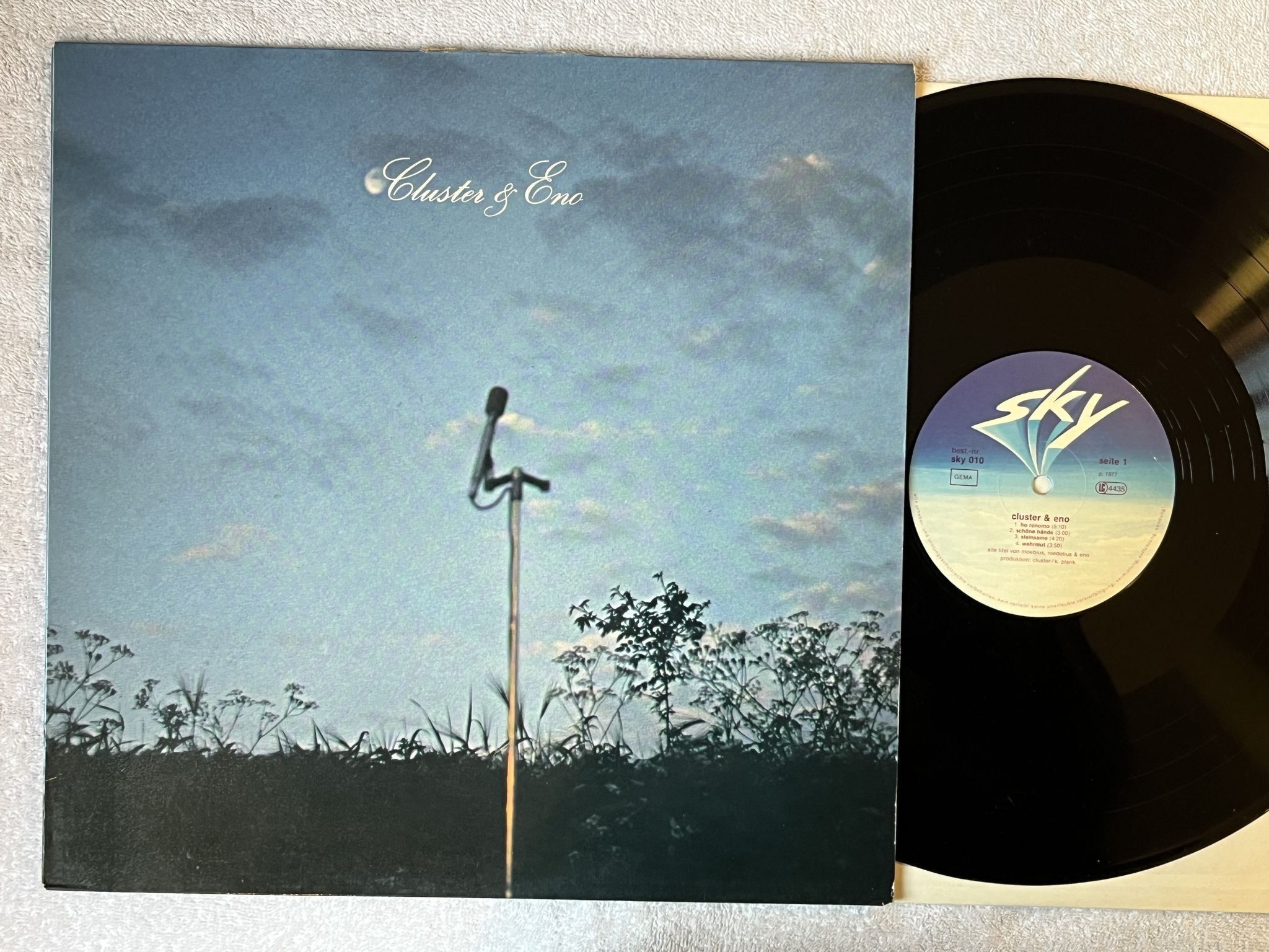 Omslagsbild för skivan CLUSTER & ENO s/t LP -77 Ger SKY RECORDS SKY 010 *** RARE AMBIENT ***