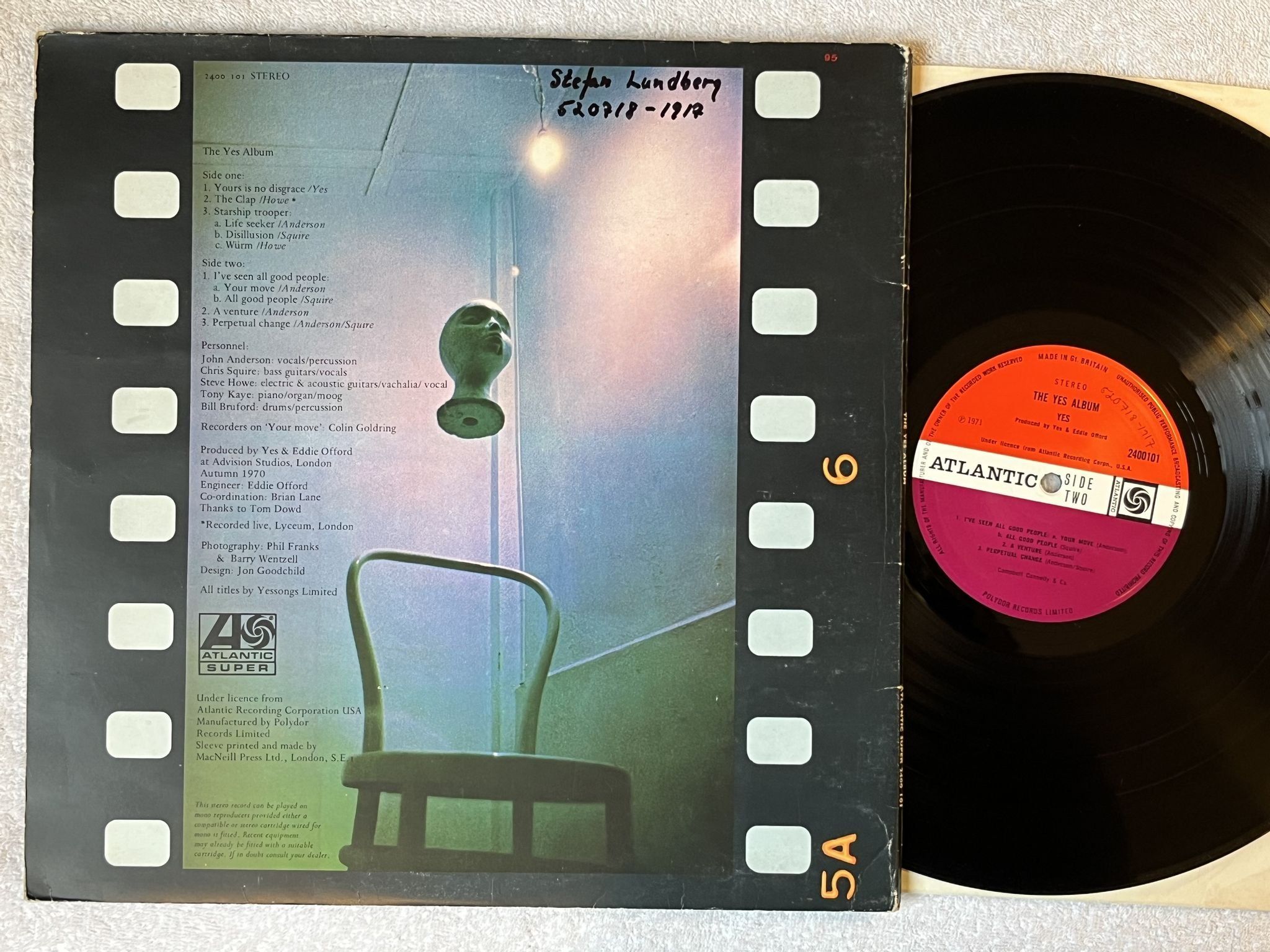 Omslagsbild för skivan YES the yes album LP -71 UK 2400101 *** Red/Plum Atlantic labels ***