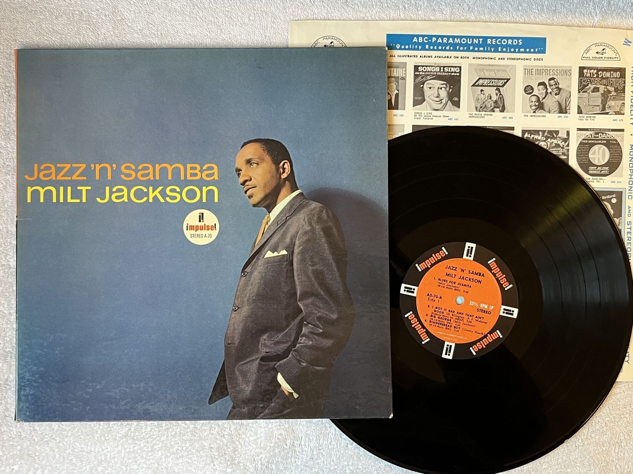 Omslagsbild för skivan MILT JACKSON jazz n samba LP -65 US IMPULSE AS-70