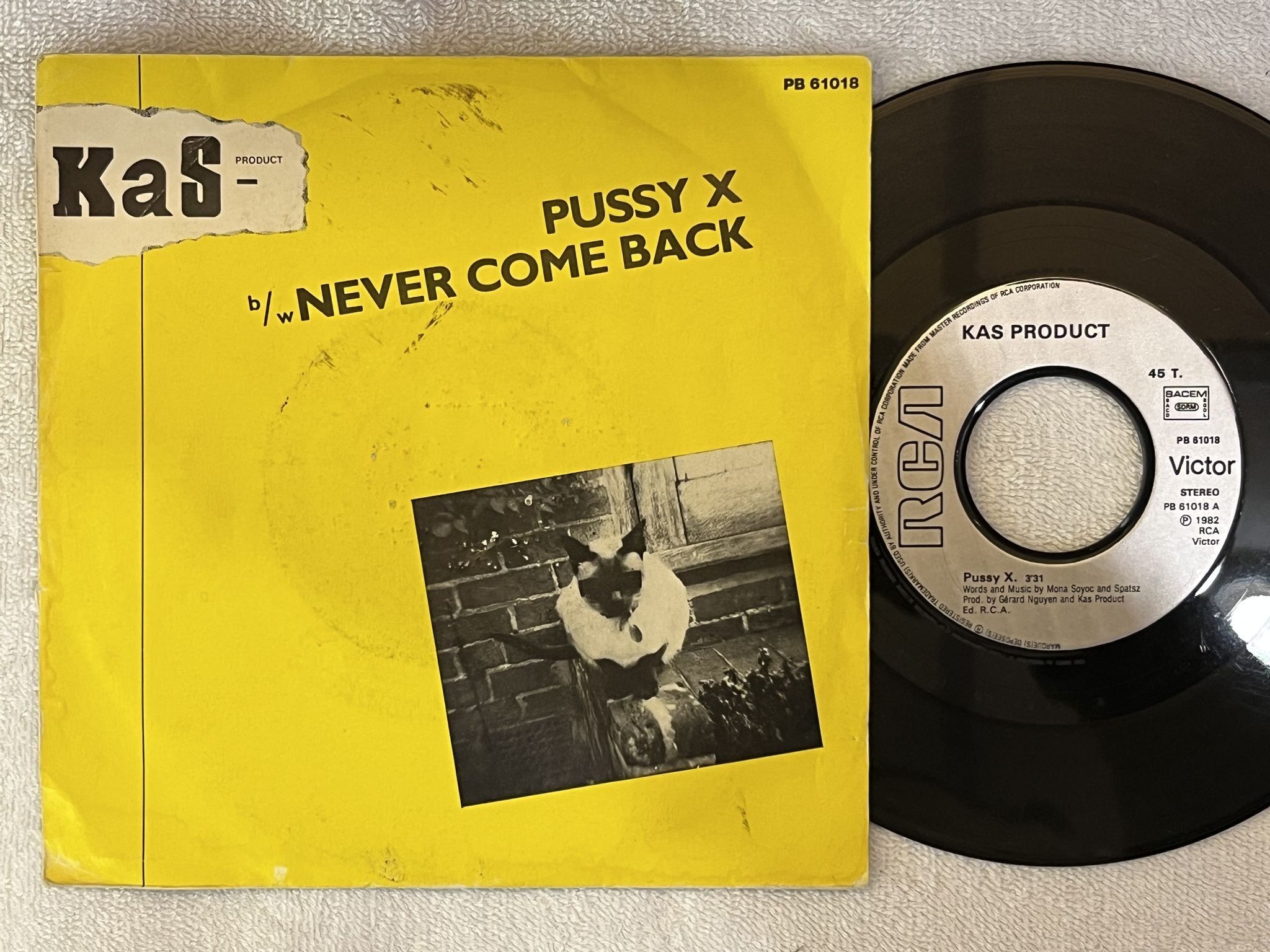 Omslagsbild för skivan KAS PRODUCT Pussy X / Never Come Back 7" -82 Fra RCA PB 61018 ** COLDWAVE **