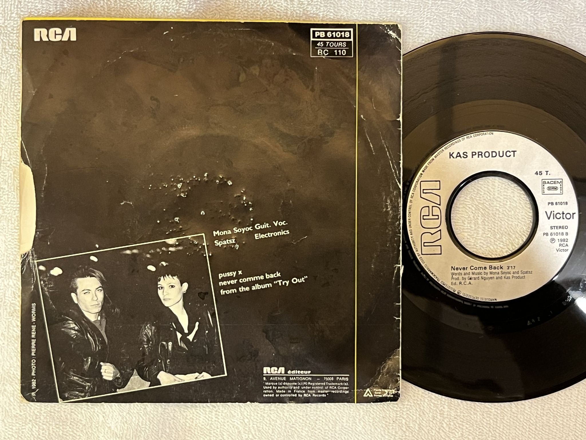 Omslagsbild för skivan KAS PRODUCT Pussy X / Never Come Back 7" -82 Fra RCA PB 61018 ** COLDWAVE **