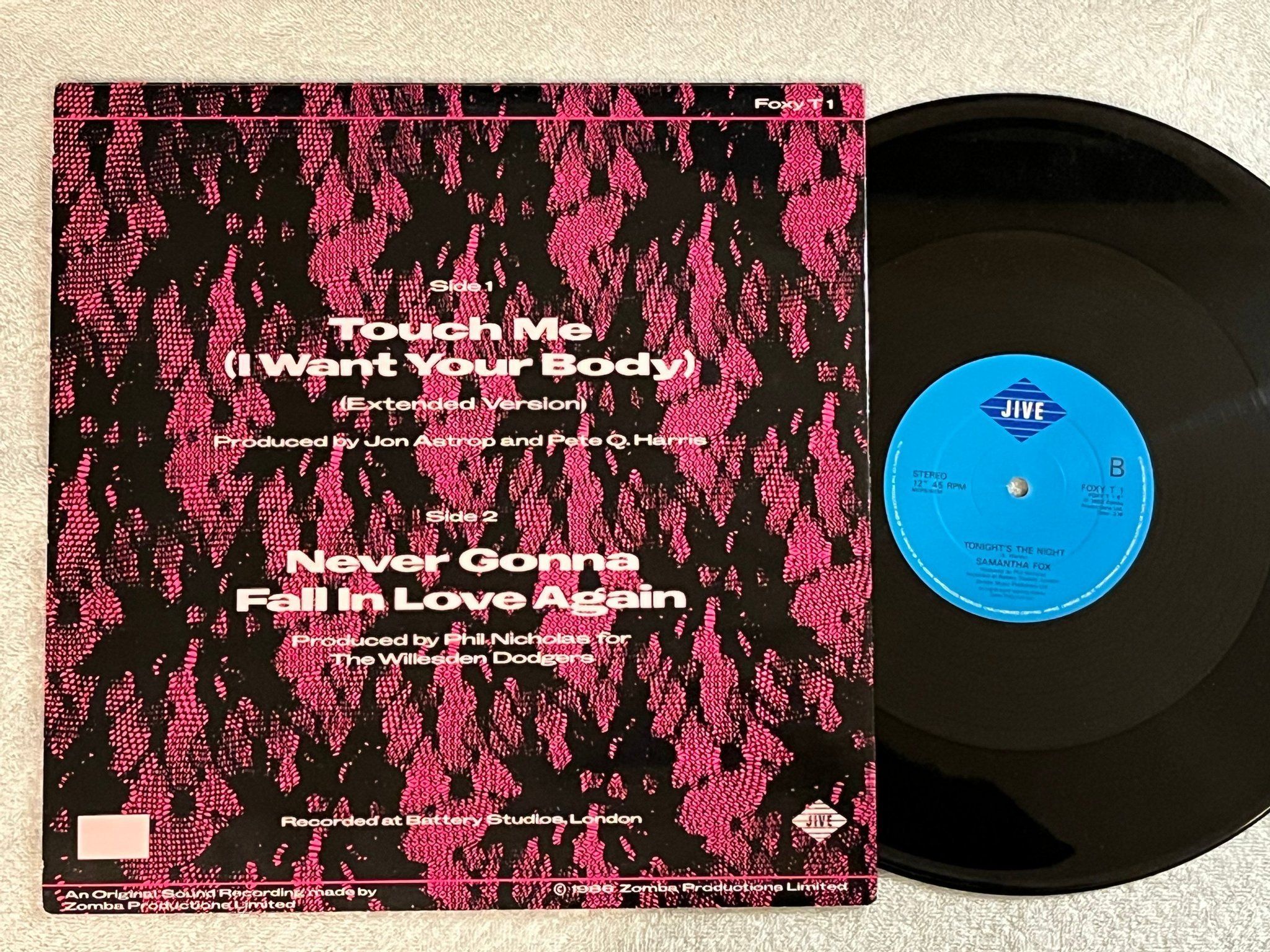 Omslagsbild för skivan SAMANTHA FOX touch me 12"single -86 UK JIVE Foxy T1 *** Autograph ***
