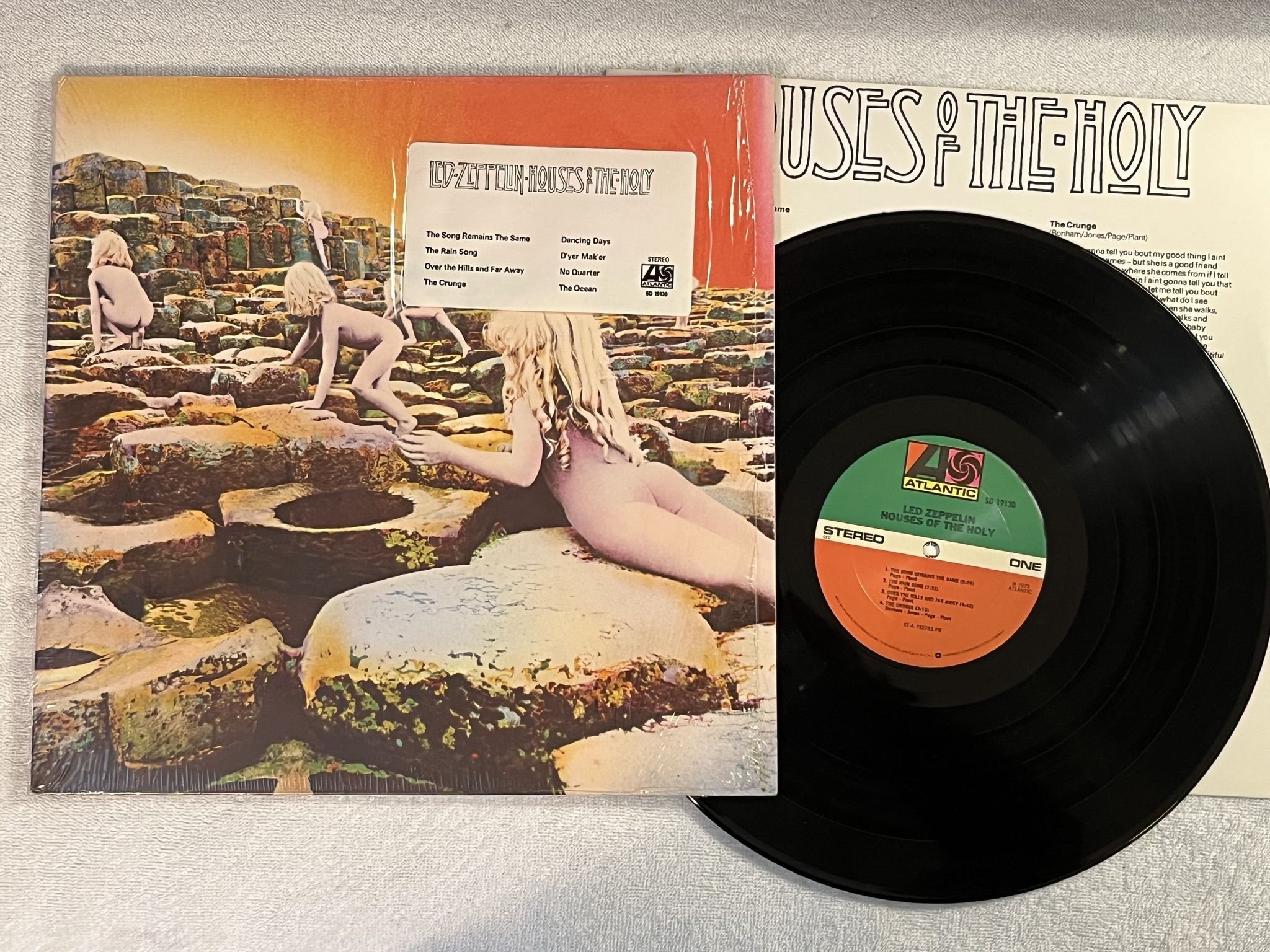 Omslagsbild för skivan LED ZEPPELIN houses of the holy LP -74 US ATLANTIC SD 7255