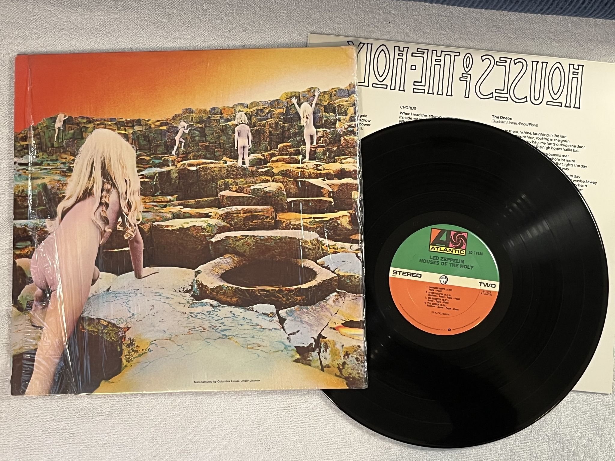 Omslagsbild för skivan LED ZEPPELIN houses of the holy LP -74 US ATLANTIC SD 7255