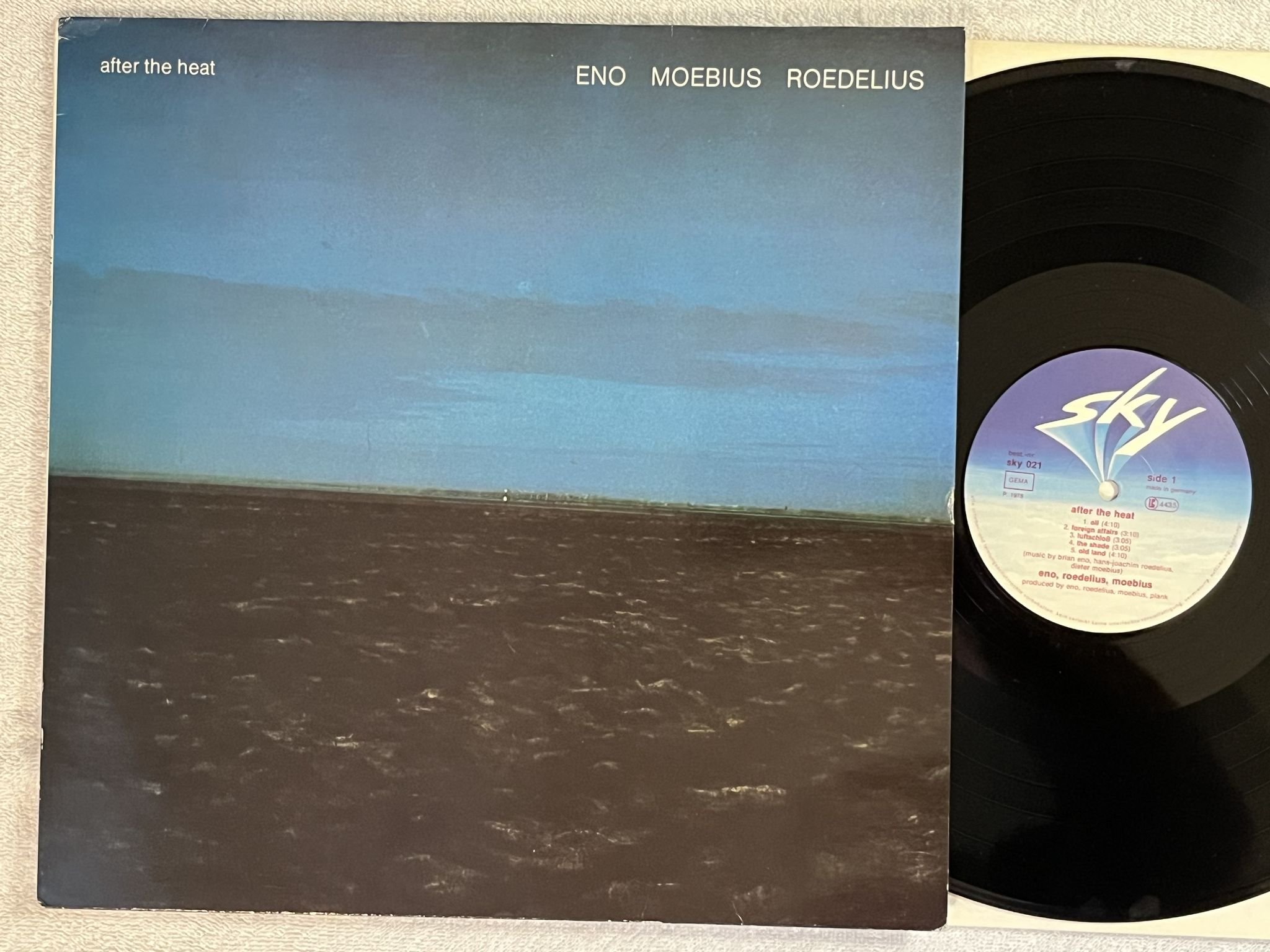 Omslagsbild för skivan ENO - MOEBLIUS - ROEDELIUS after the heat LP -78 Ger SKY 021