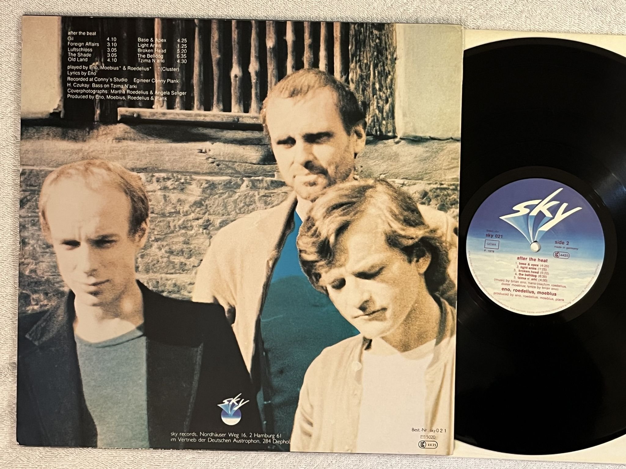 Omslagsbild för skivan ENO - MOEBLIUS - ROEDELIUS after the heat LP -78 Ger SKY 021