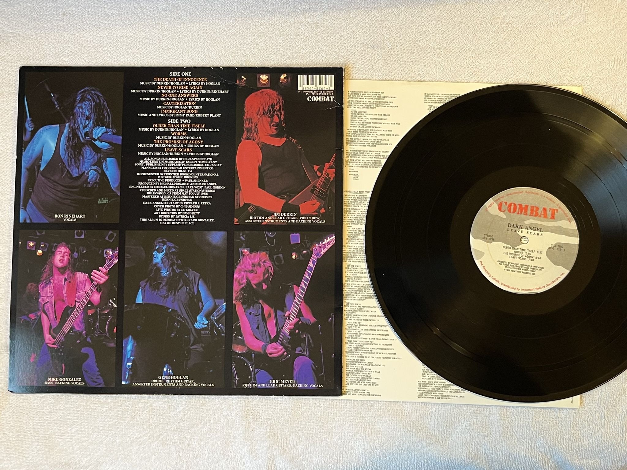 Omslagsbild för skivan DARK ANGEL Leave Scars LP -89 US COMBAT 88561-8264-1 ** TRASH **